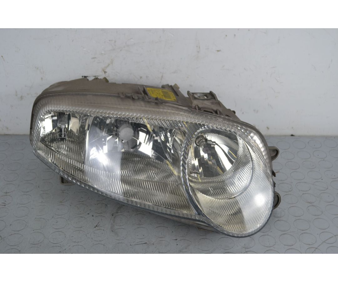 Faro anteriore DX Alfa Romeo 147 Dal 2000 al 2005 Cod 465565650  1705923594153