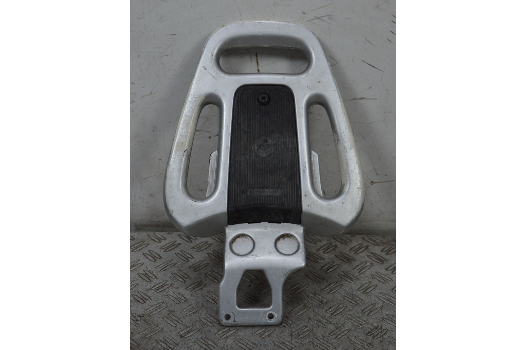 Maniglione Portapacchi Piaggio Vespa ET2 50 Dal 1996 al 2006 COD Piaggio 573633  1706092132566