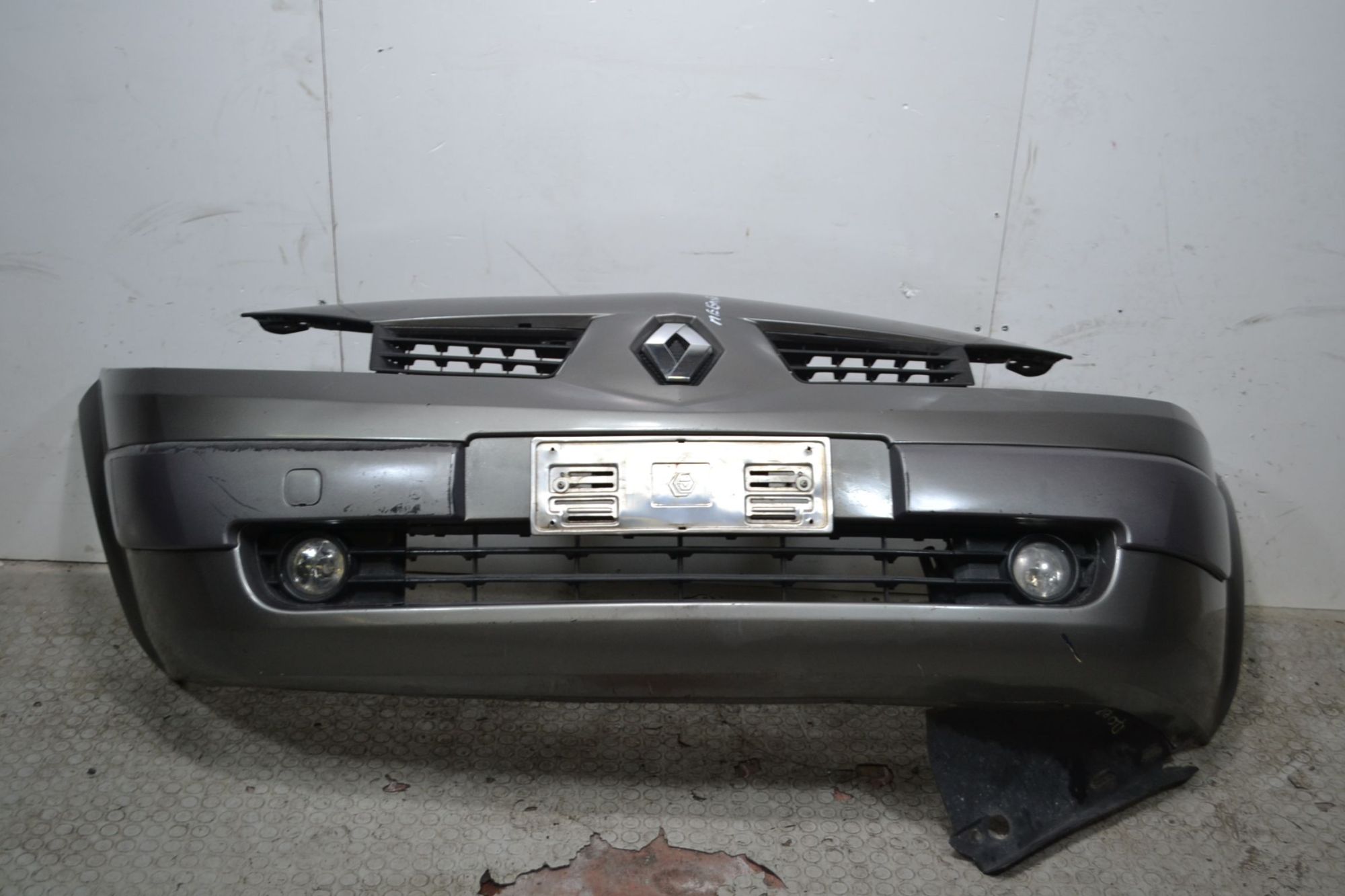 Paraurti anteriore Renault Megane Dal 2002 al 2005 oe 7701474484  1706103224563