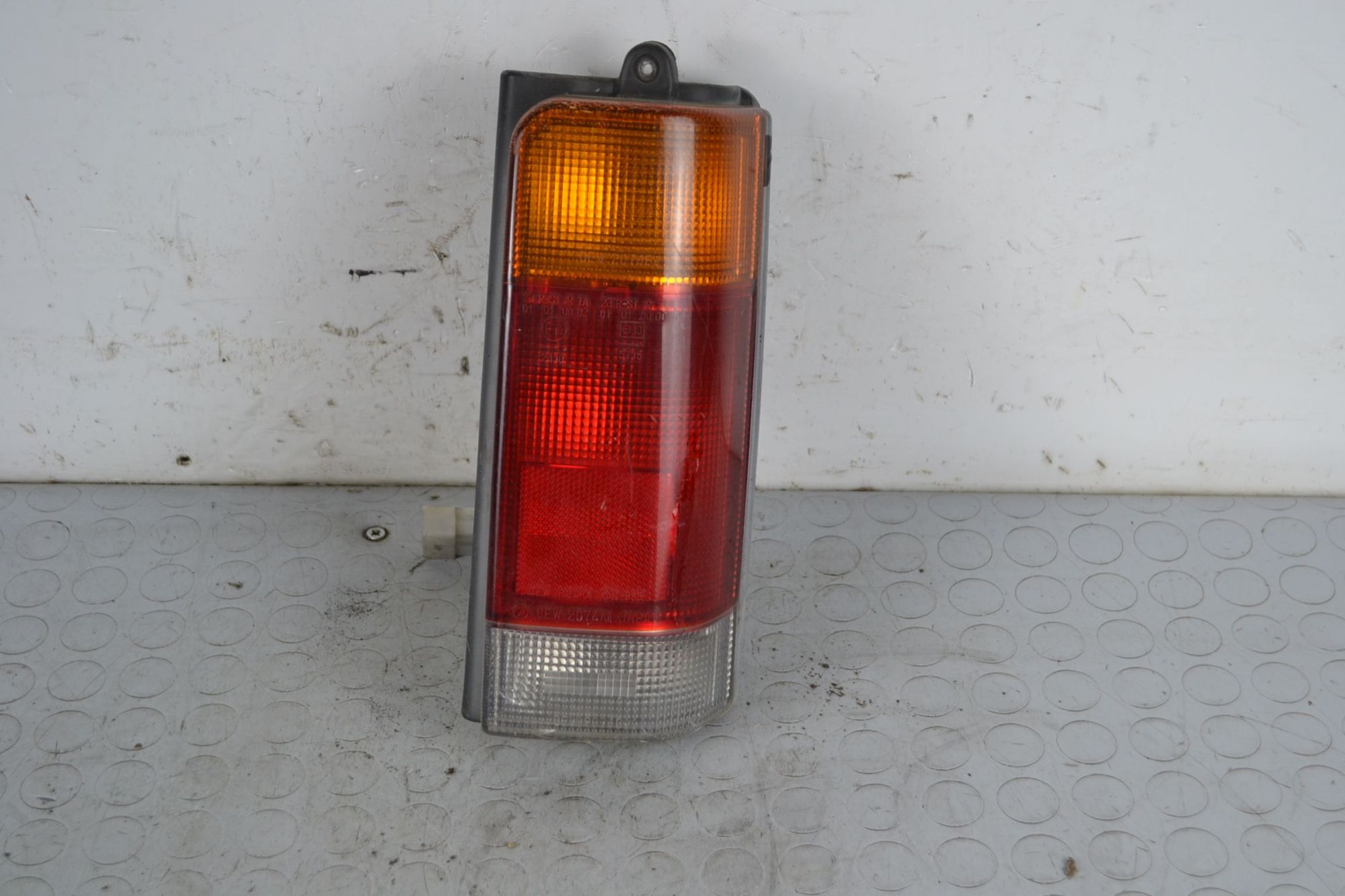 Fanale Stop posteriore DX Subaru Sambar V dal 1990 al 1998 Cod 84201ta000  1706262723495