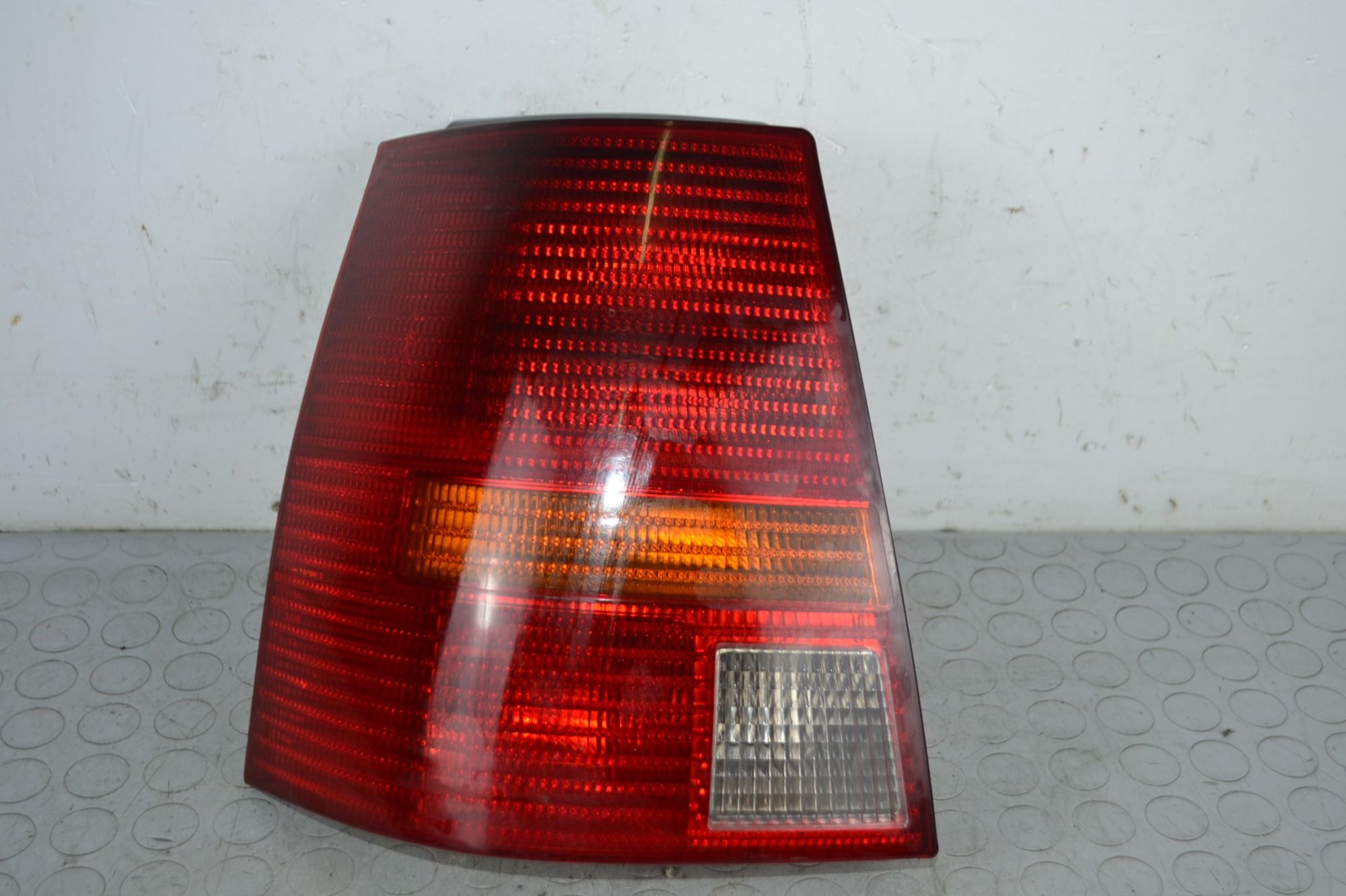 Fanale stop posteriore SX Volkswagen Golf IV SW Dal 1997 al 2004 Cod 1J9945257A  1706539909966