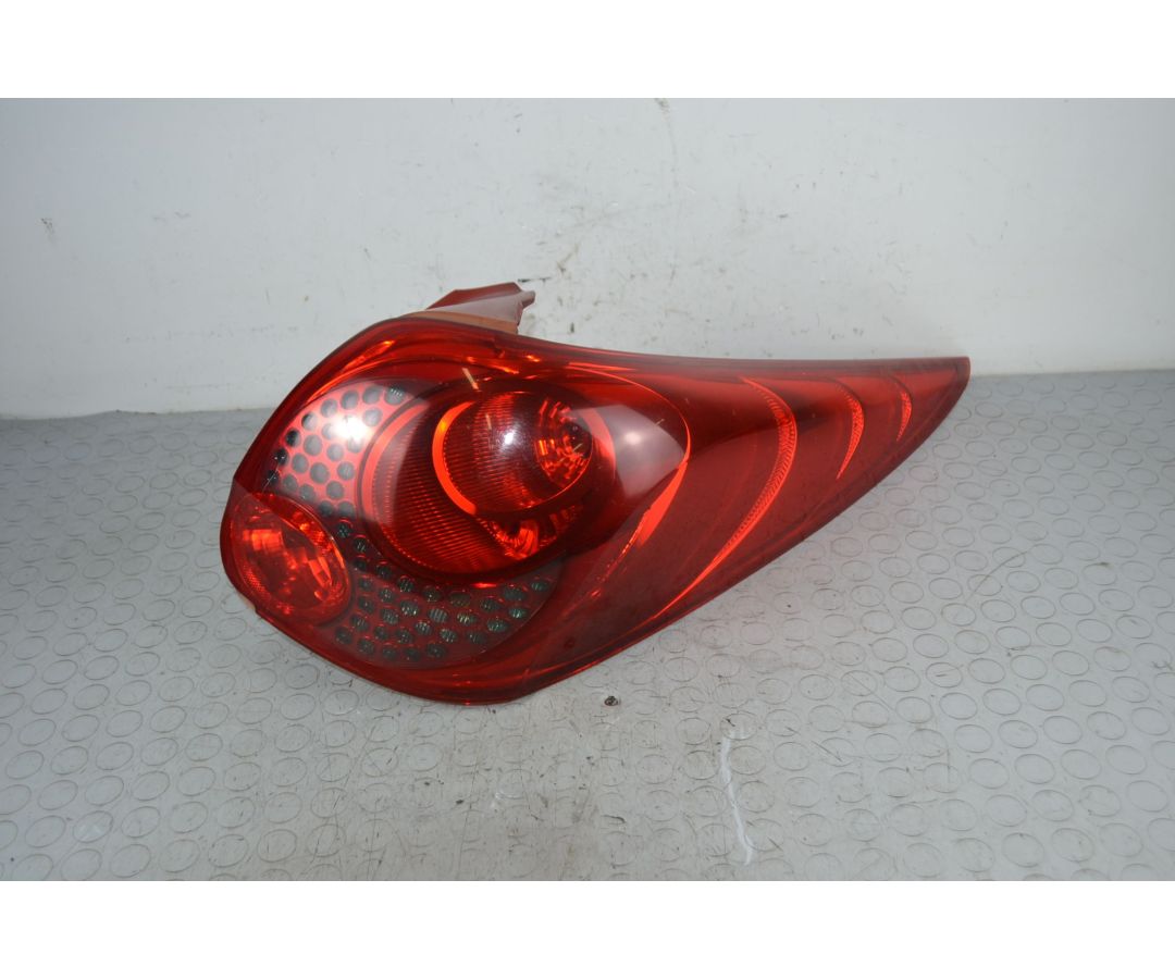 Fanale Stop Posteriore DX Peugeot 207 SW dal 2007 al 2015 Cod 9680157980 1706541995049 Fanale Stop Posteriore DX Peugeot 207 SW dal 2007 al 2015 Cod 9680157980 1706541995049