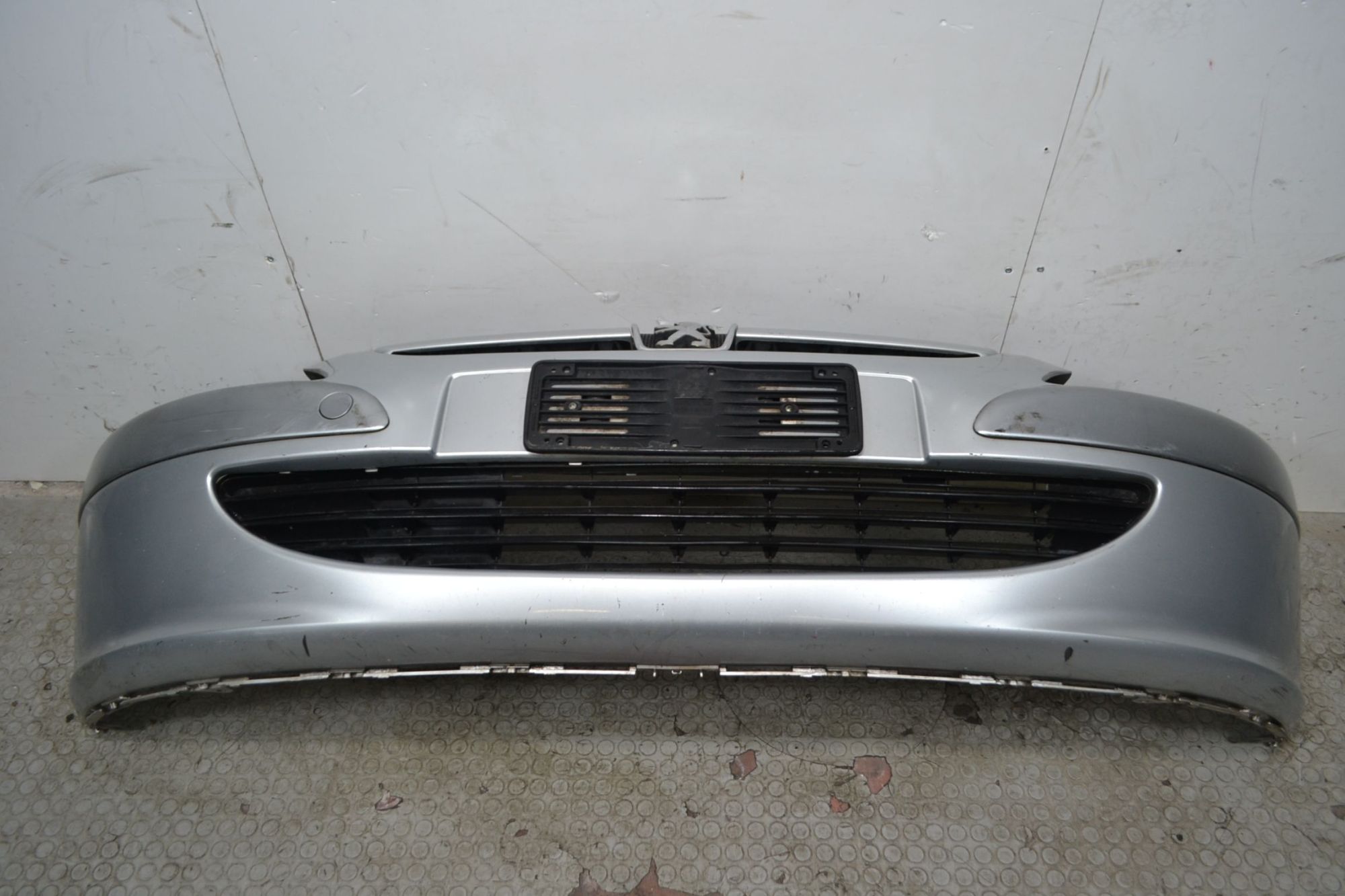 Paraurti anteriore Peugeot 307 Dal 2001 al 2009 Colore grigio OE 7401S6  1706797894370
