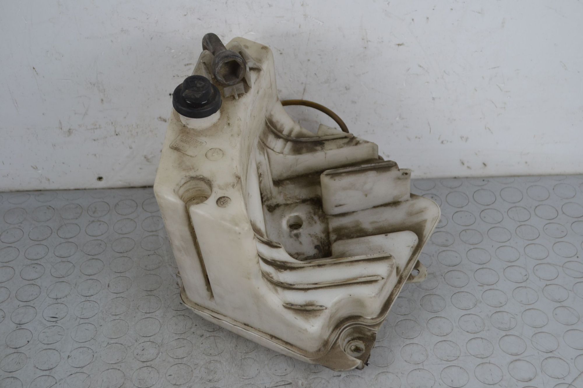 Vaschetta Acqua Tergicristalli Fiat Panda 141 dal 1986 al 2003  1706868064312