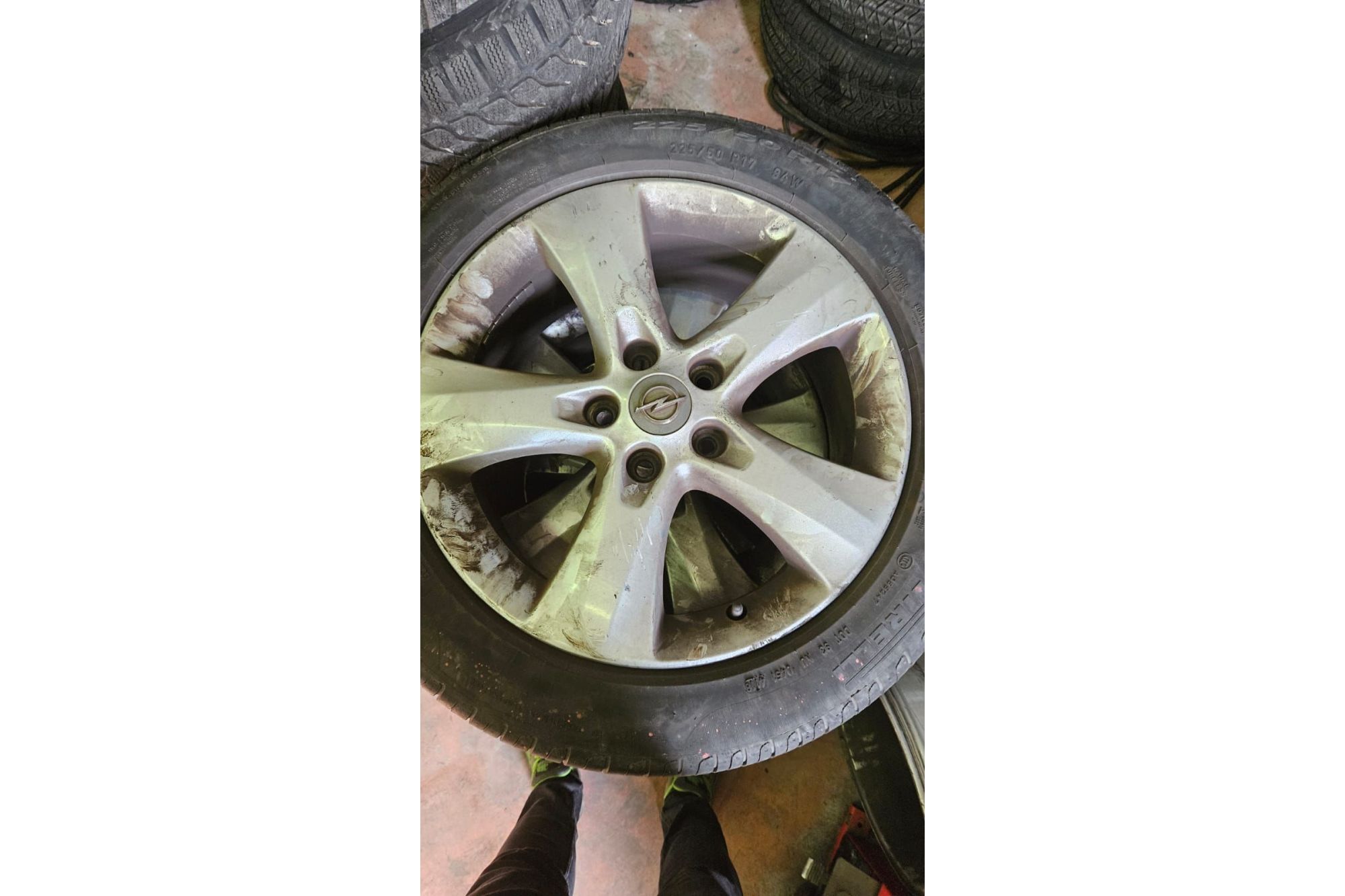 Treno cerchi e gomme + Bulloni Opel R17  1707302653932