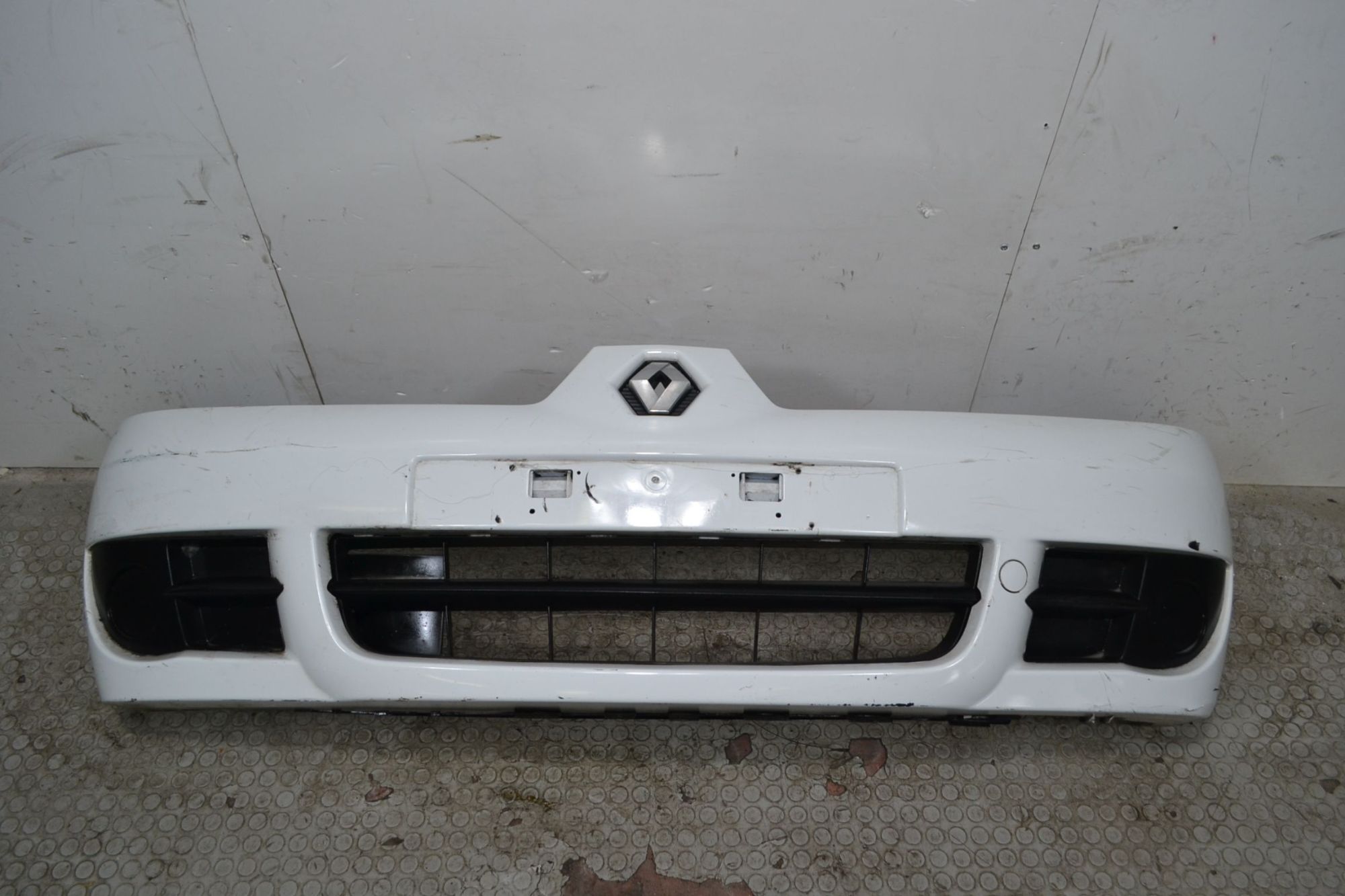 Paraurti anteriore Renault Clio II storia Dal 2006 al 2012 Colore bianco  1707399701035