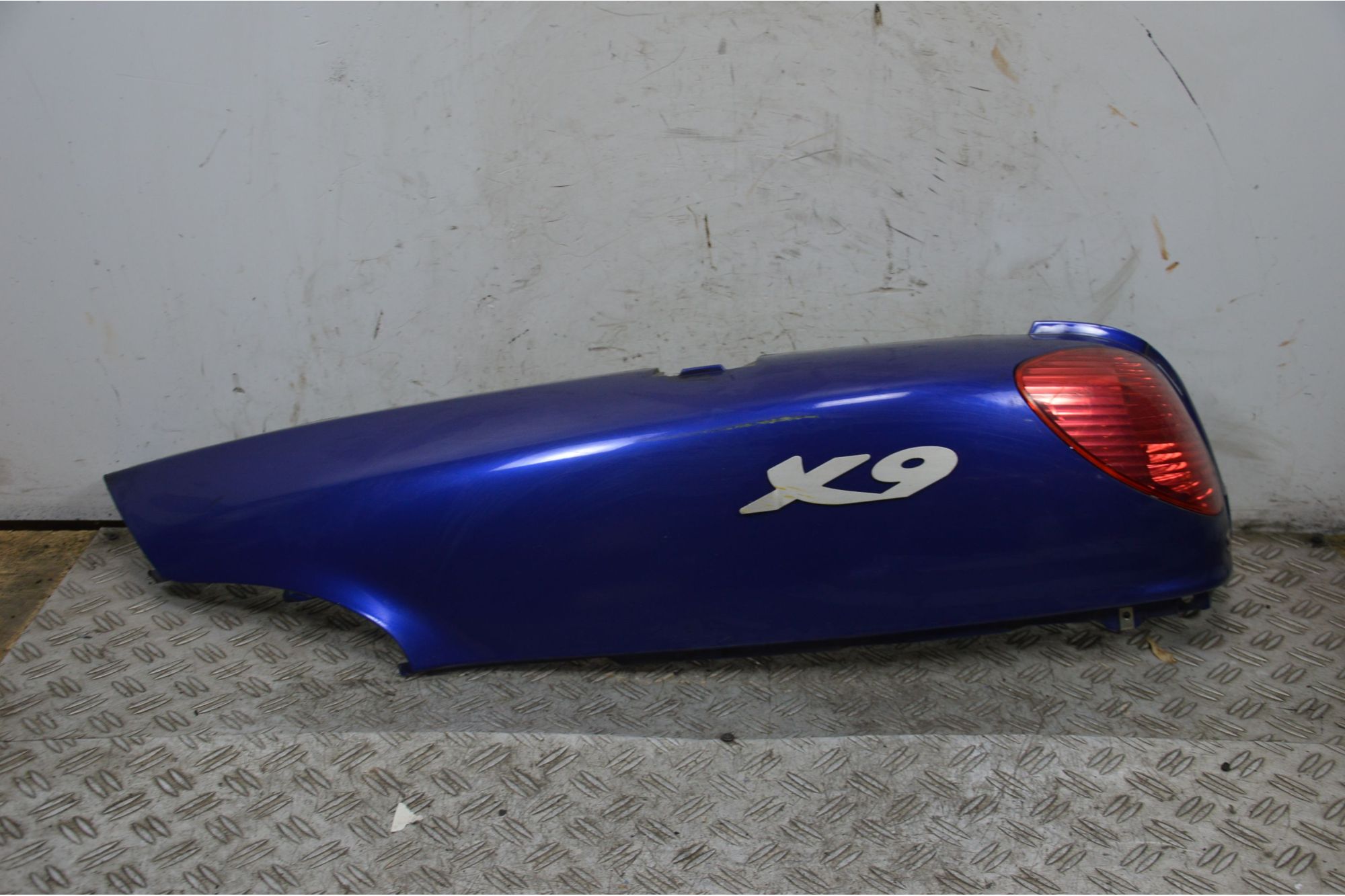 Carena Fianchetto Posteriore Con Stop Sinistro Sx Piaggio X9 250 Dal 1999 al 2002  1707745727504