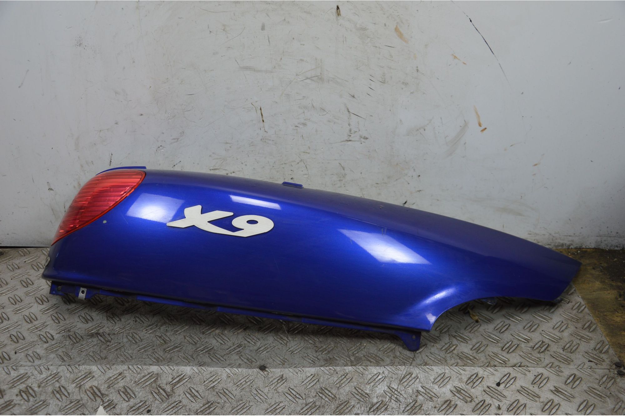 Carena Fianchetto Posteriore Con Stop Destro Dx Piaggio X9 250 Dal 1999 al 2002  1707746556417