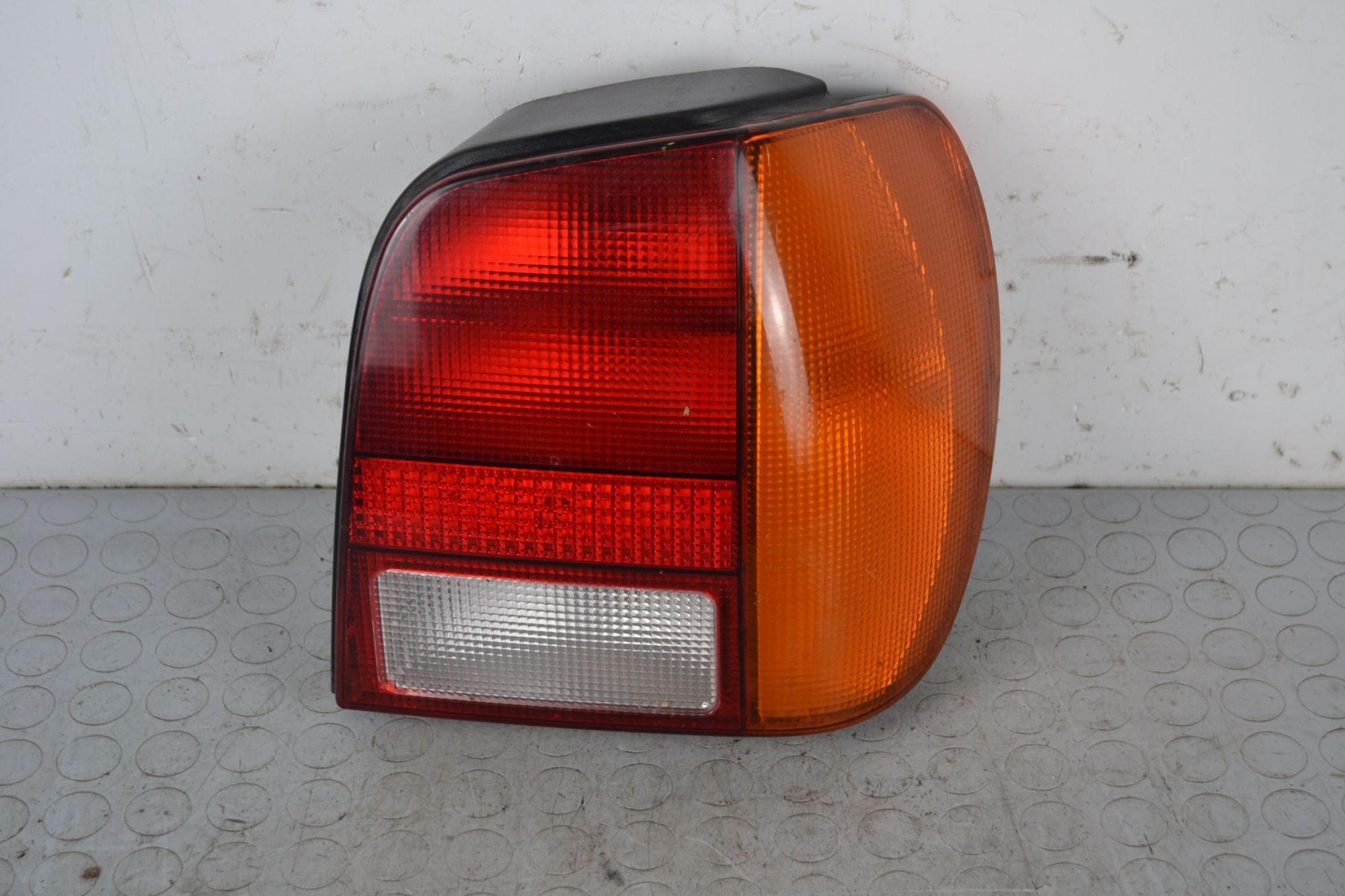 Fanale stop posteriore DX Volkswagen Polo 6n Dal 1994 al 2001 Cod 6N0945258A  1707815062788