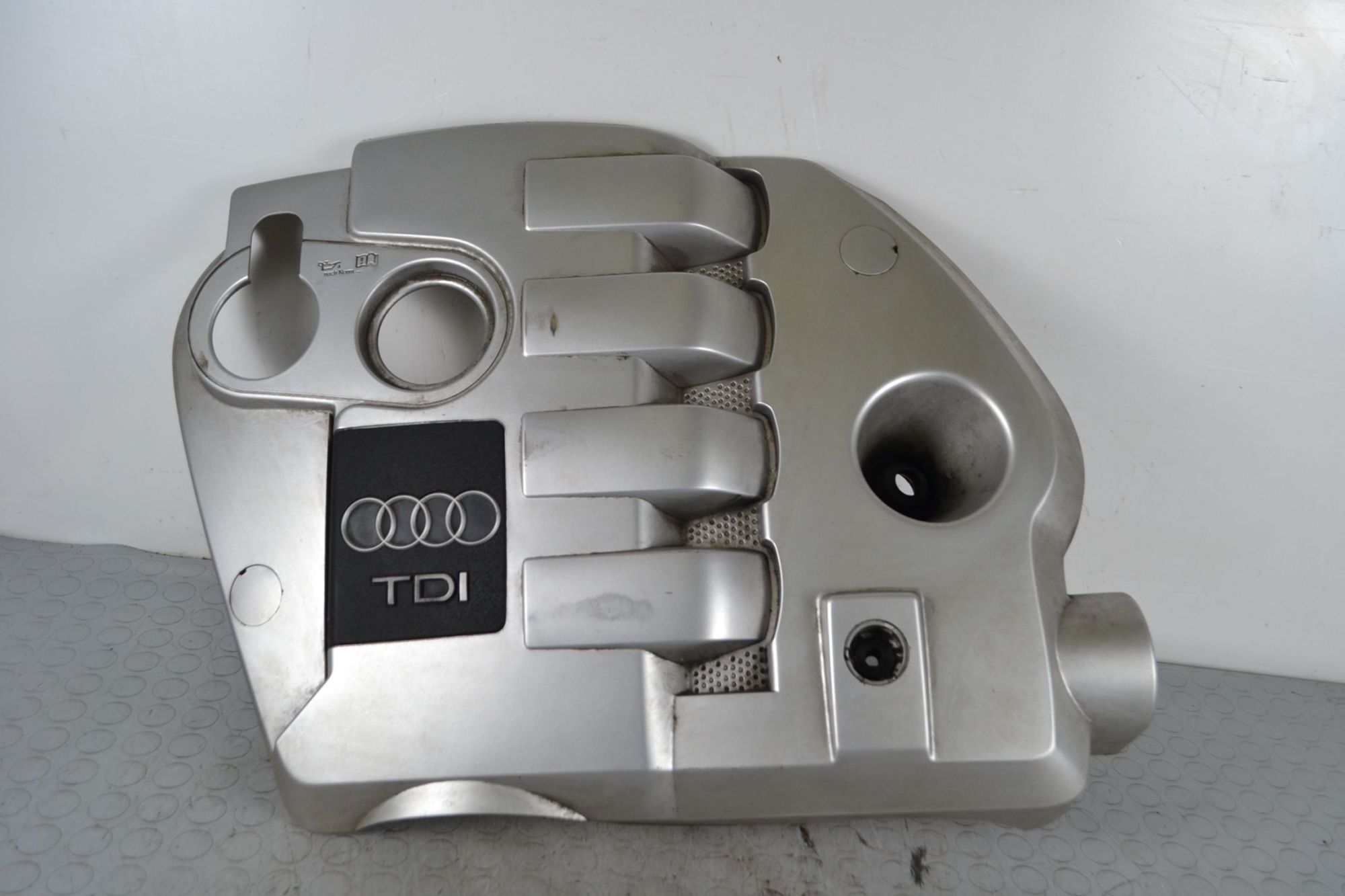 Coperchio del motore Audi A6 Dal 2002 al 2005 Cod 013427/2A-D  1708012781885