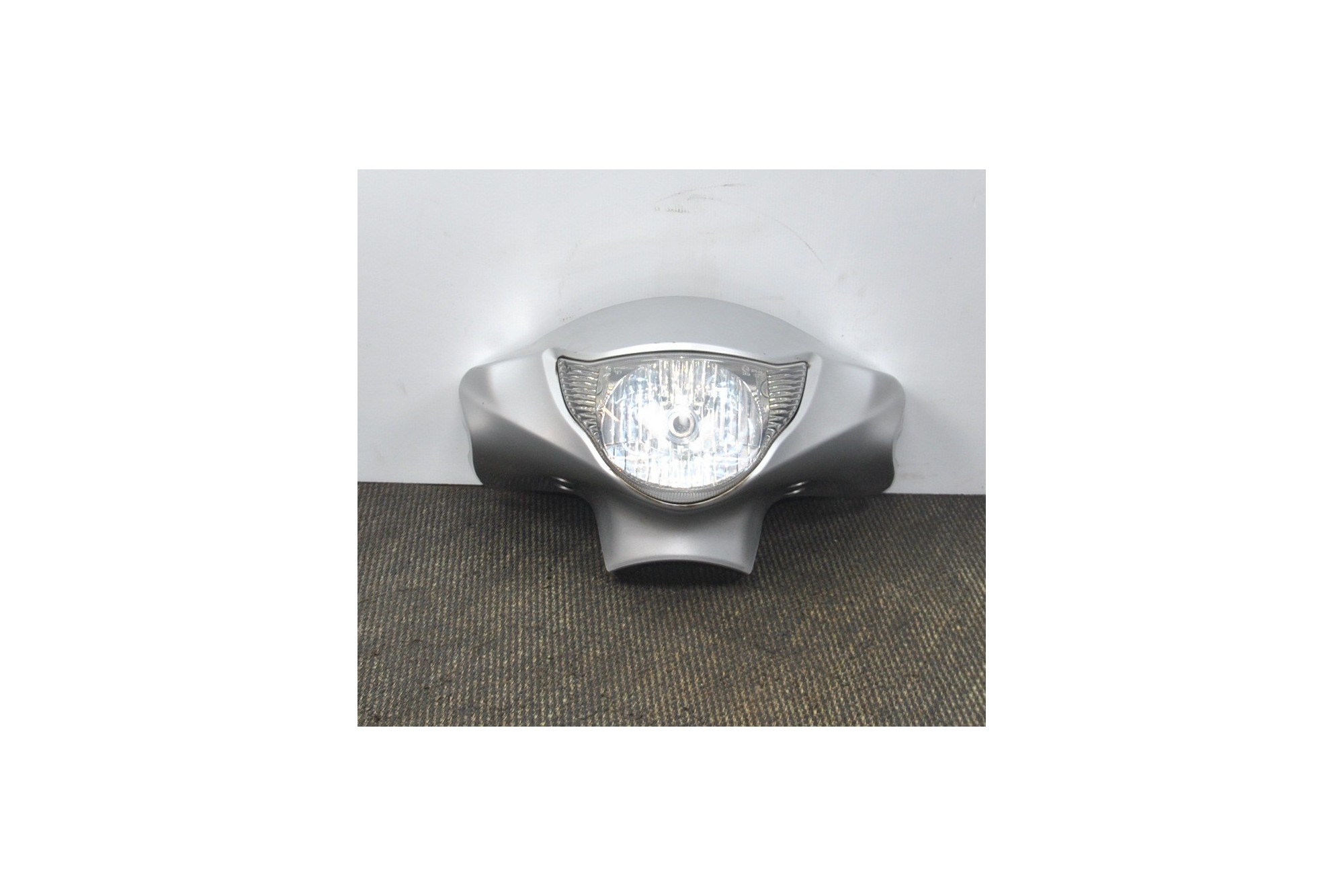 Faro anteriore completo di carena Suzuki Sixteen UX 150 dal 2007 cod. 90-5199B  2411111156162