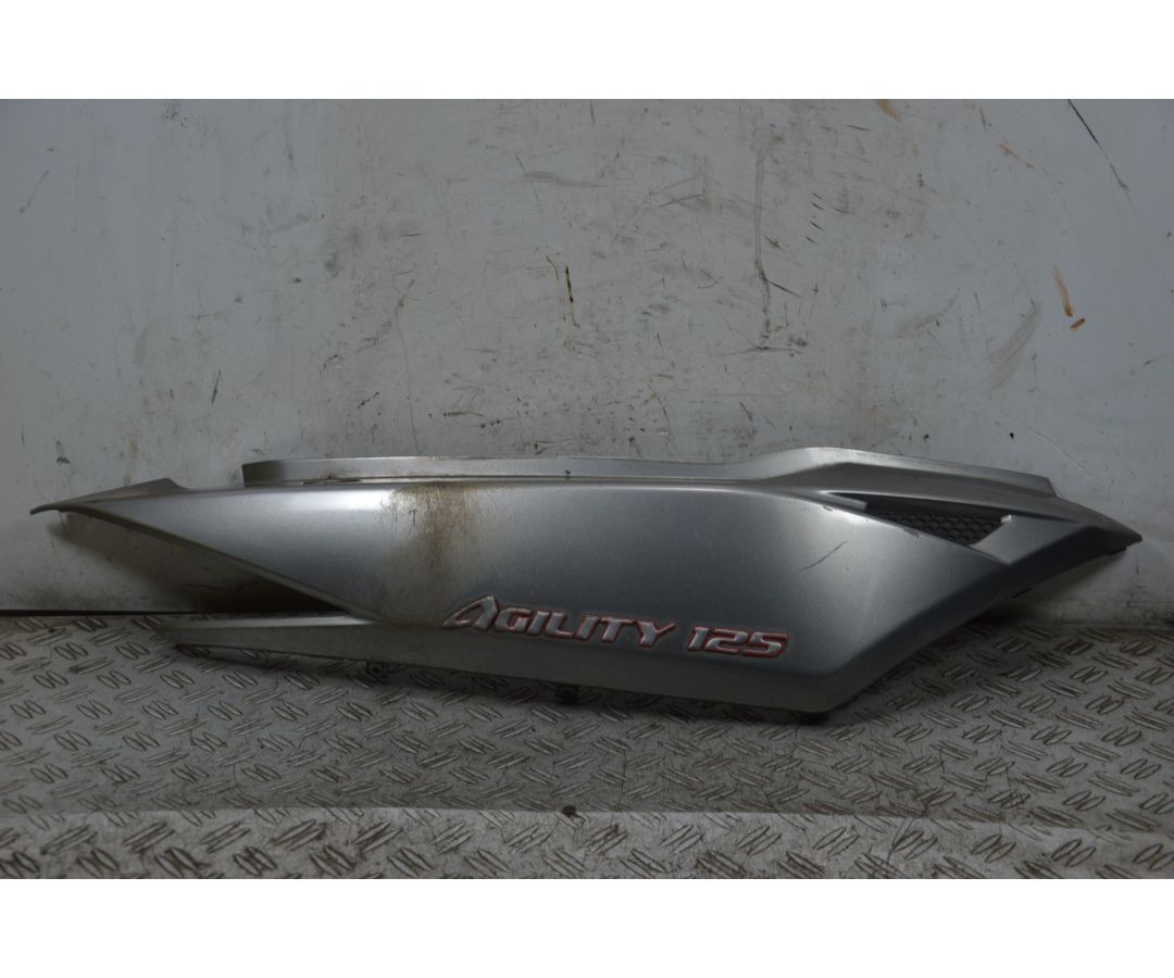 Carena Fianchetto Laterale Posteriore Destro Kymco Agility R16 125 Dal 2008 al 2016 1708443983353 Carena Fianchetto Laterale Posteriore Destro Kymco Agility R16 125 Dal 2008 al 2016 1708443983353