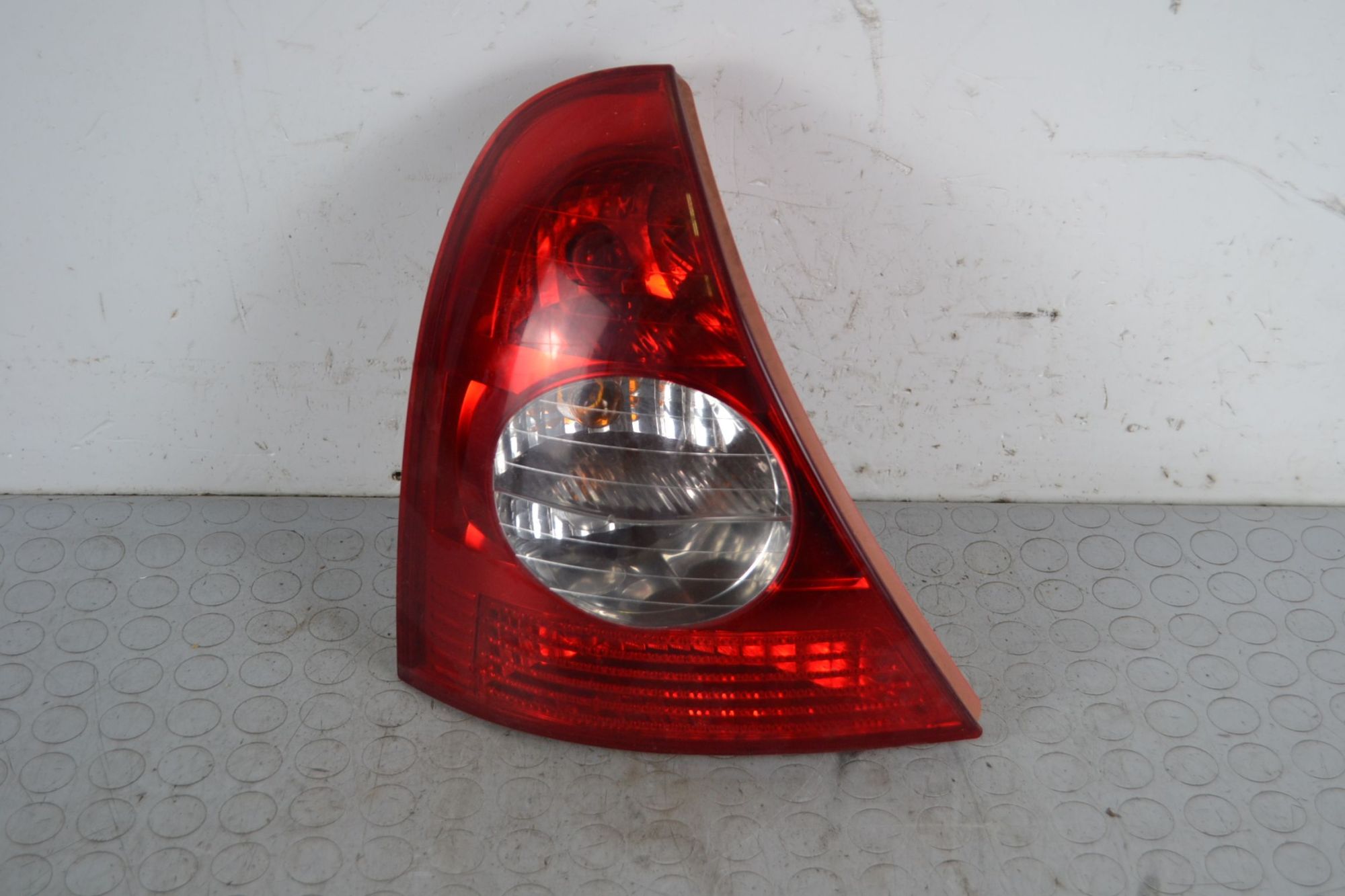 Fanale stop posteriore SX Renault Clio II Dal 1998 al 2012 Cod OE 8200917488  1708938454672