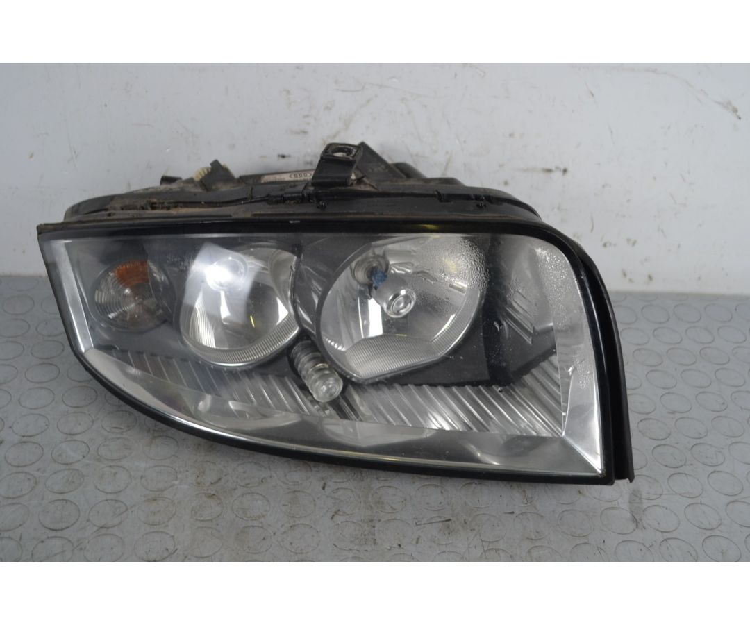 Faro fanale anteriore DX Audi A2 Dal 2000 al 2005 Cod 8Z0941004K 1709563407798 Faro fanale anteriore DX Audi A2 Dal 2000 al 2005 Cod 8Z0941004K 1709563407798