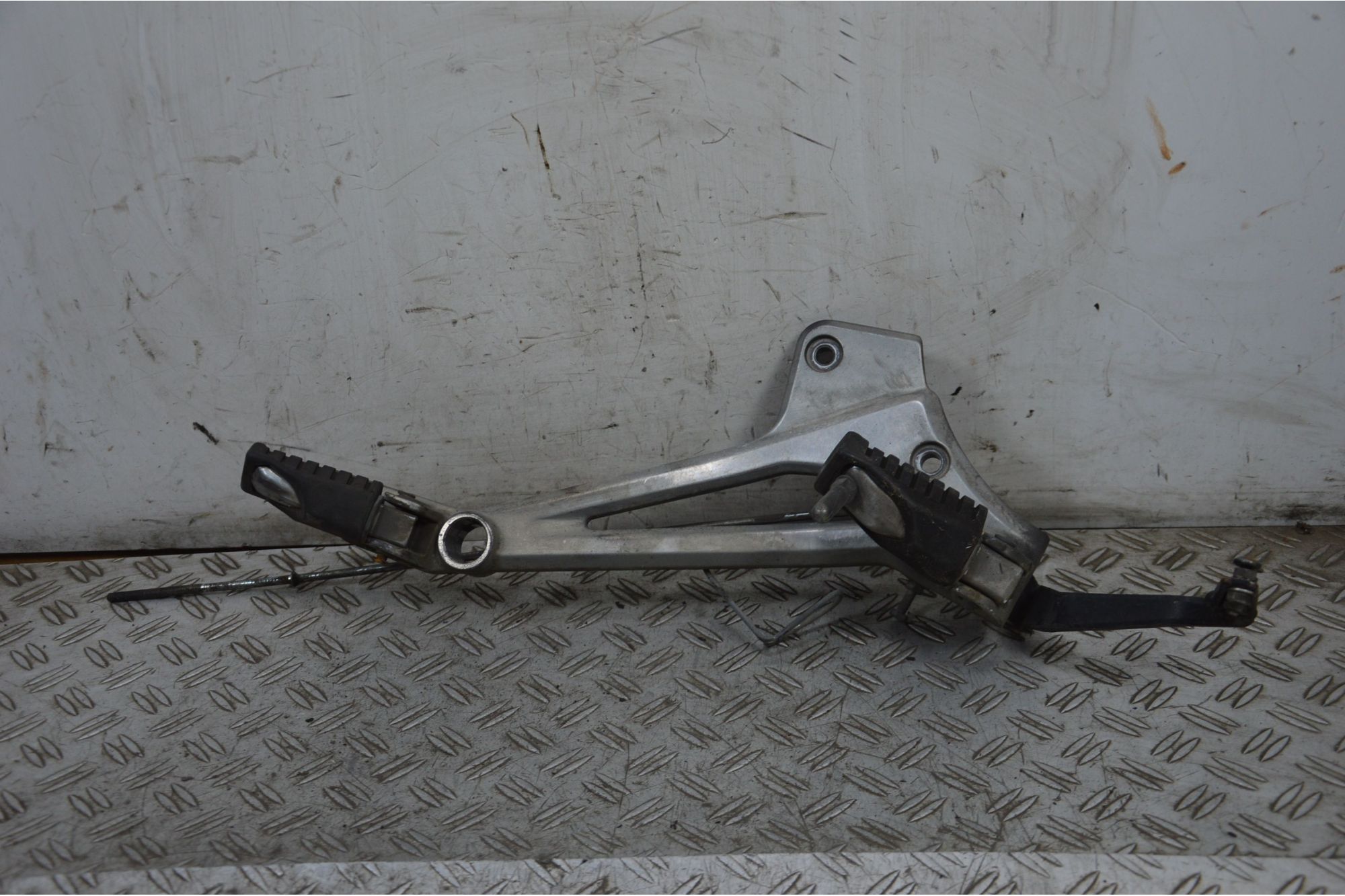 Pedana Poggiapiedi Destra Kawasaki ER-5 500 Dal 1996 al 2006 COD 2R 501931  1709718539091