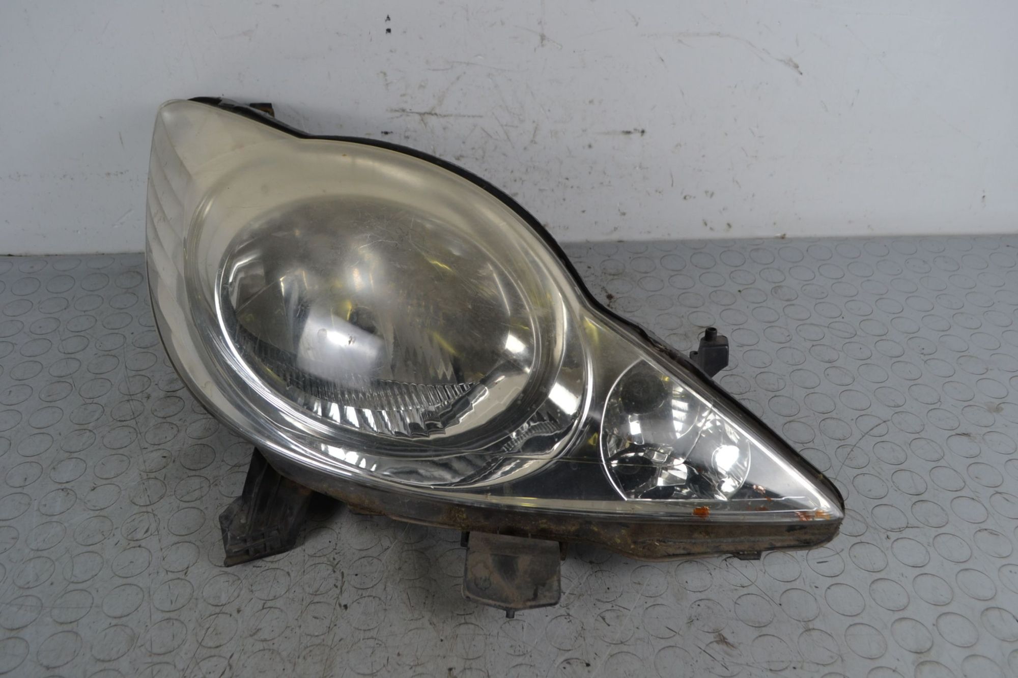 Faro fanale anteriore DX Peugeot 107 Dal 2005 al 2014 Cod 08-550-1139  1709887085535