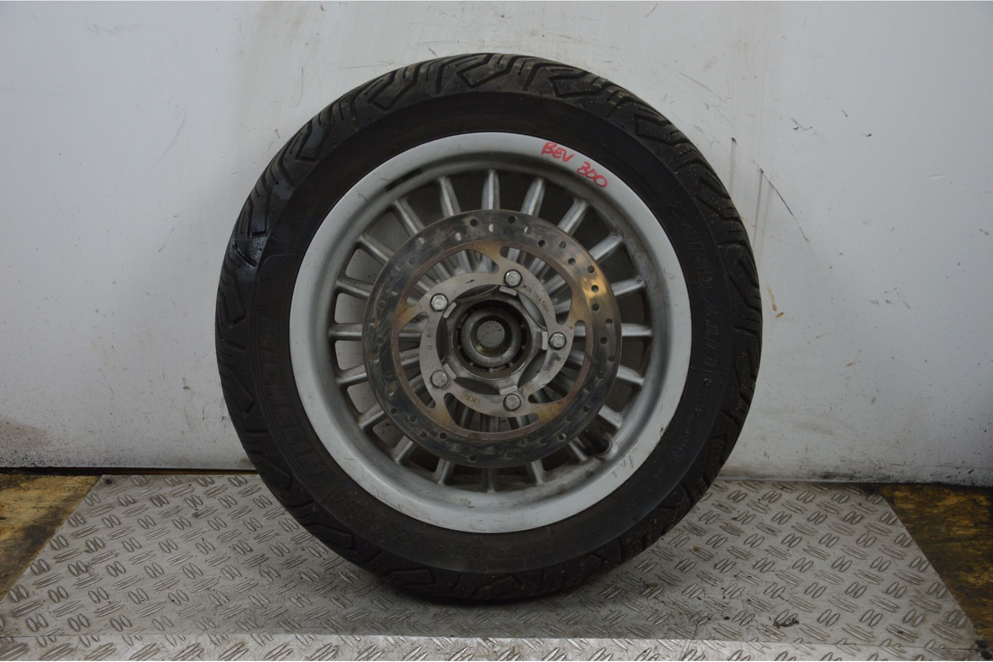 Cerchio posteriore Piaggio Beverly 300 dal 2011 al 2018  1710337588025
