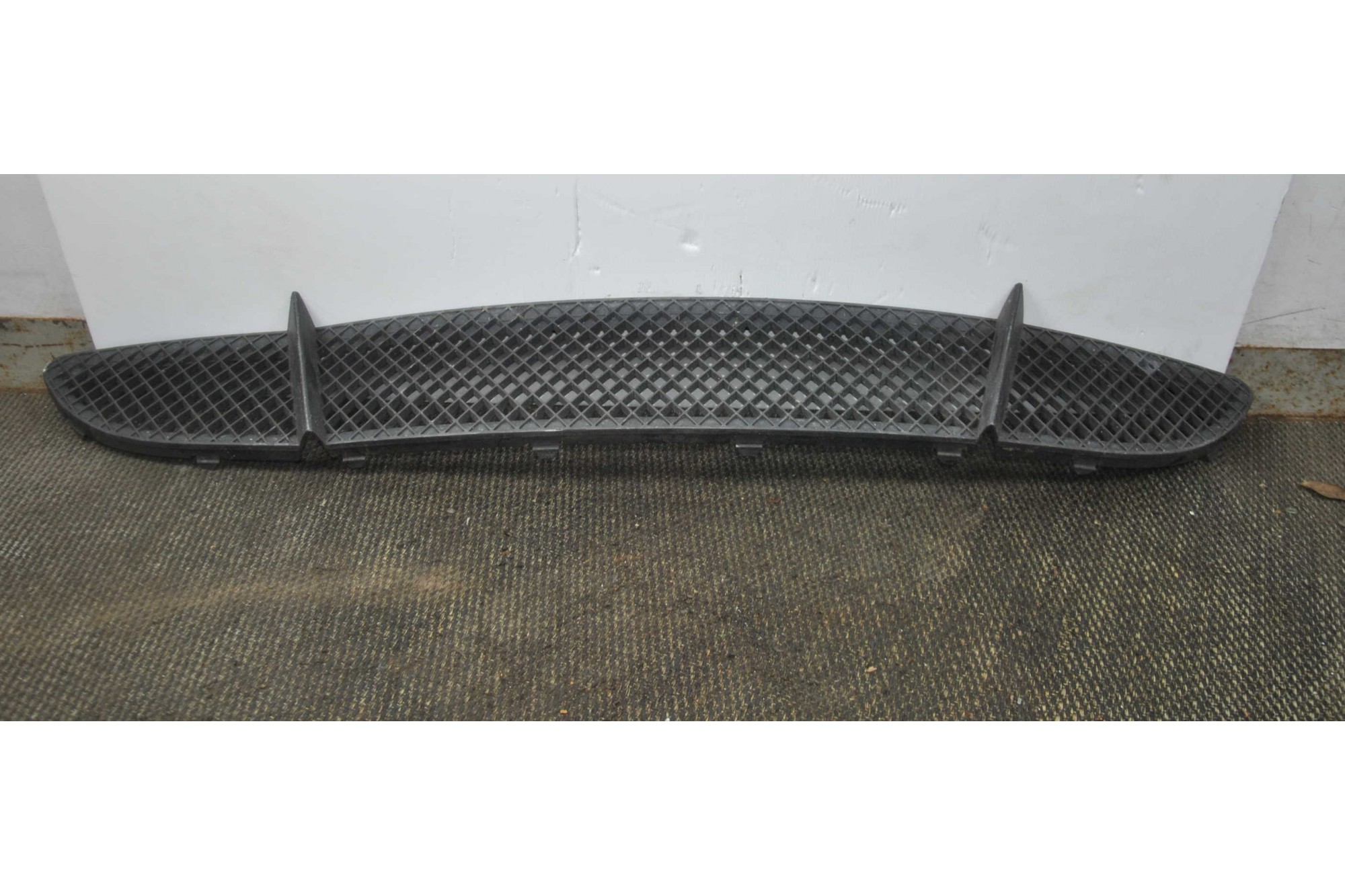 Griglia Inferiore Anteriore BMW serie 1 E87 Dal 2001 al 2010  2411111159965