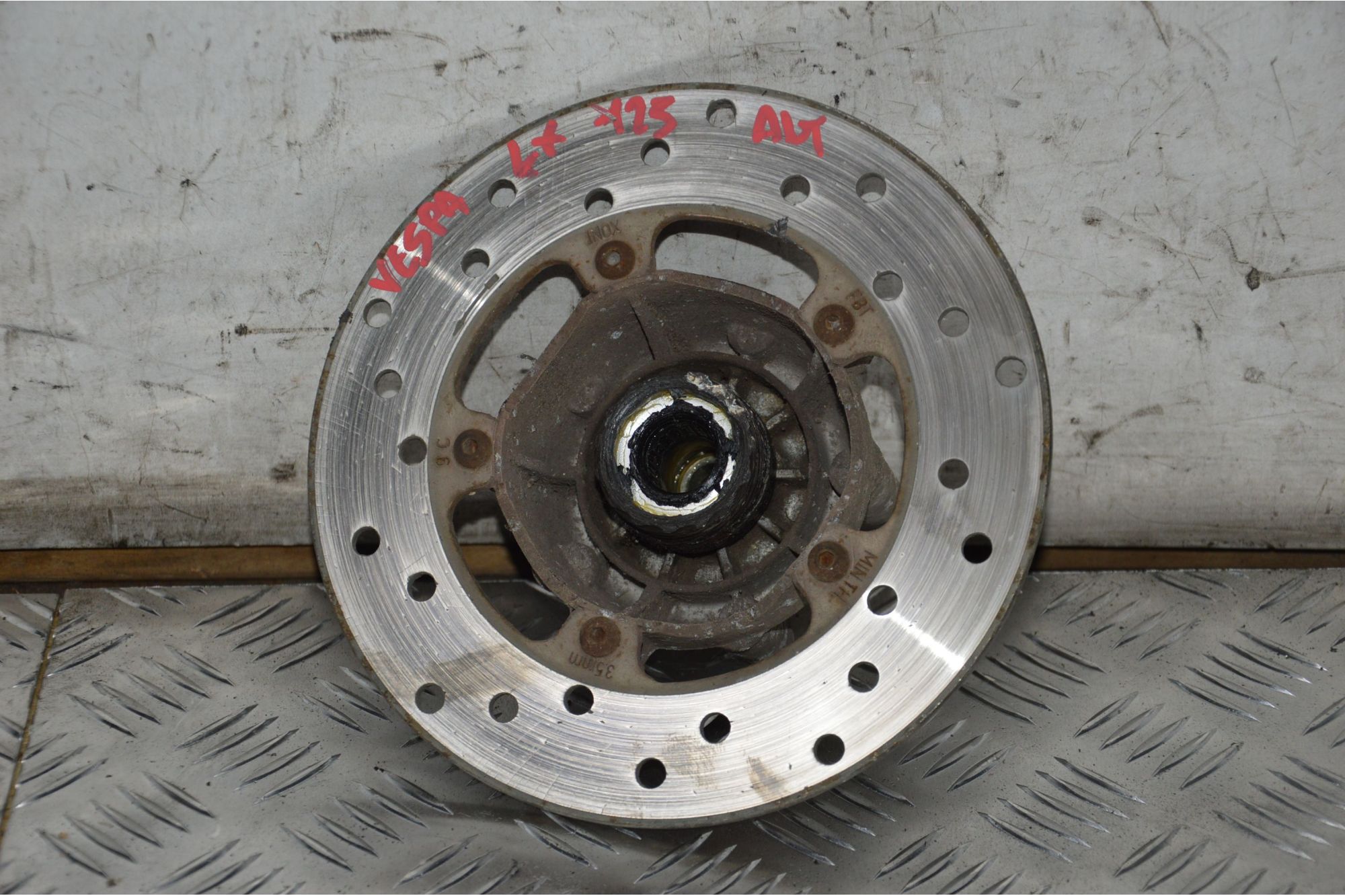 Mozzo Ruota Con Disco Freno Anteriore Piaggio Vespa LX 125 Dal 2005 al 2011  1711615471800