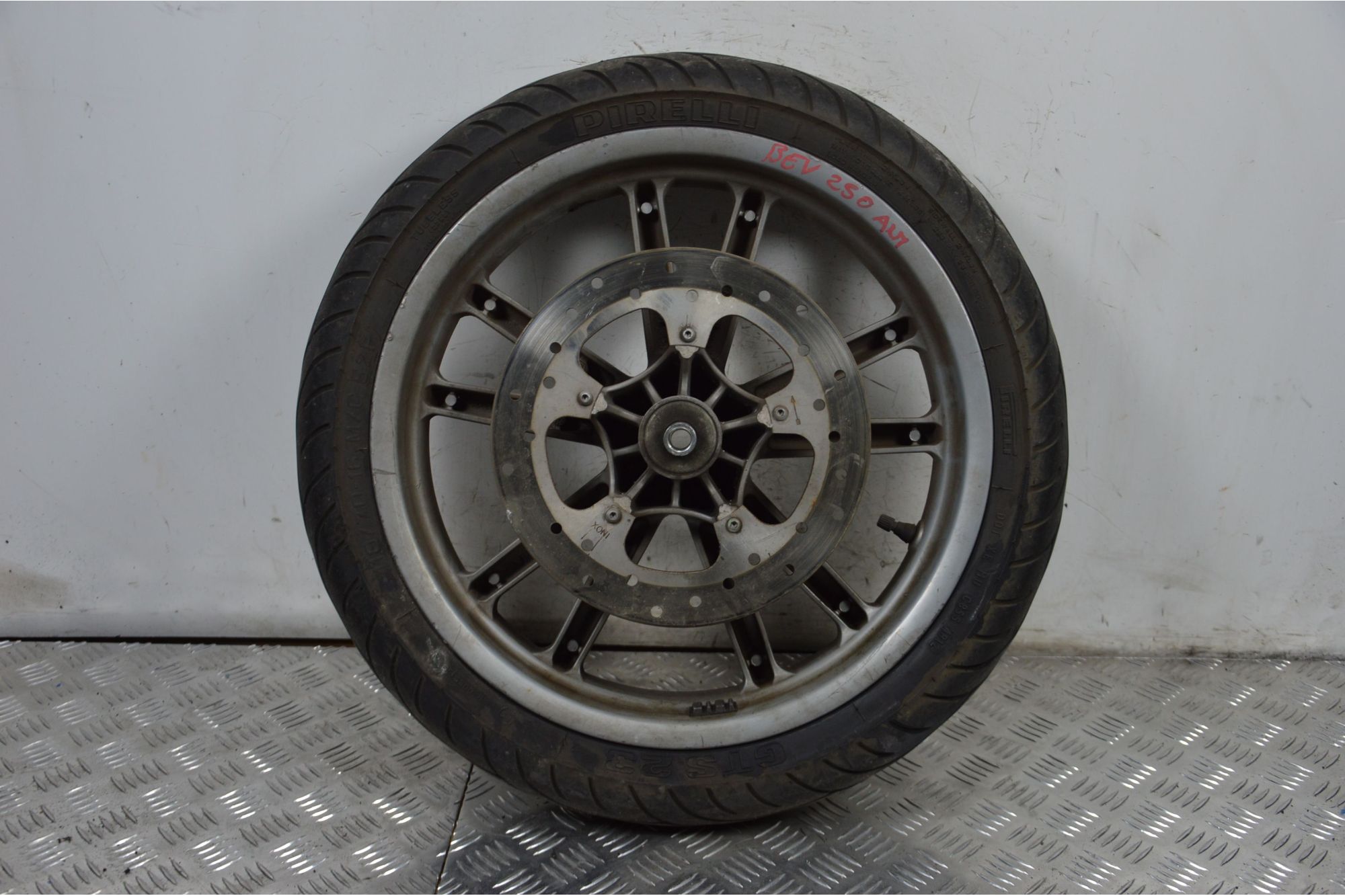 Cerchio Anteriore Piaggio Beverly 250 dal 2001 al 2010  1711700472514