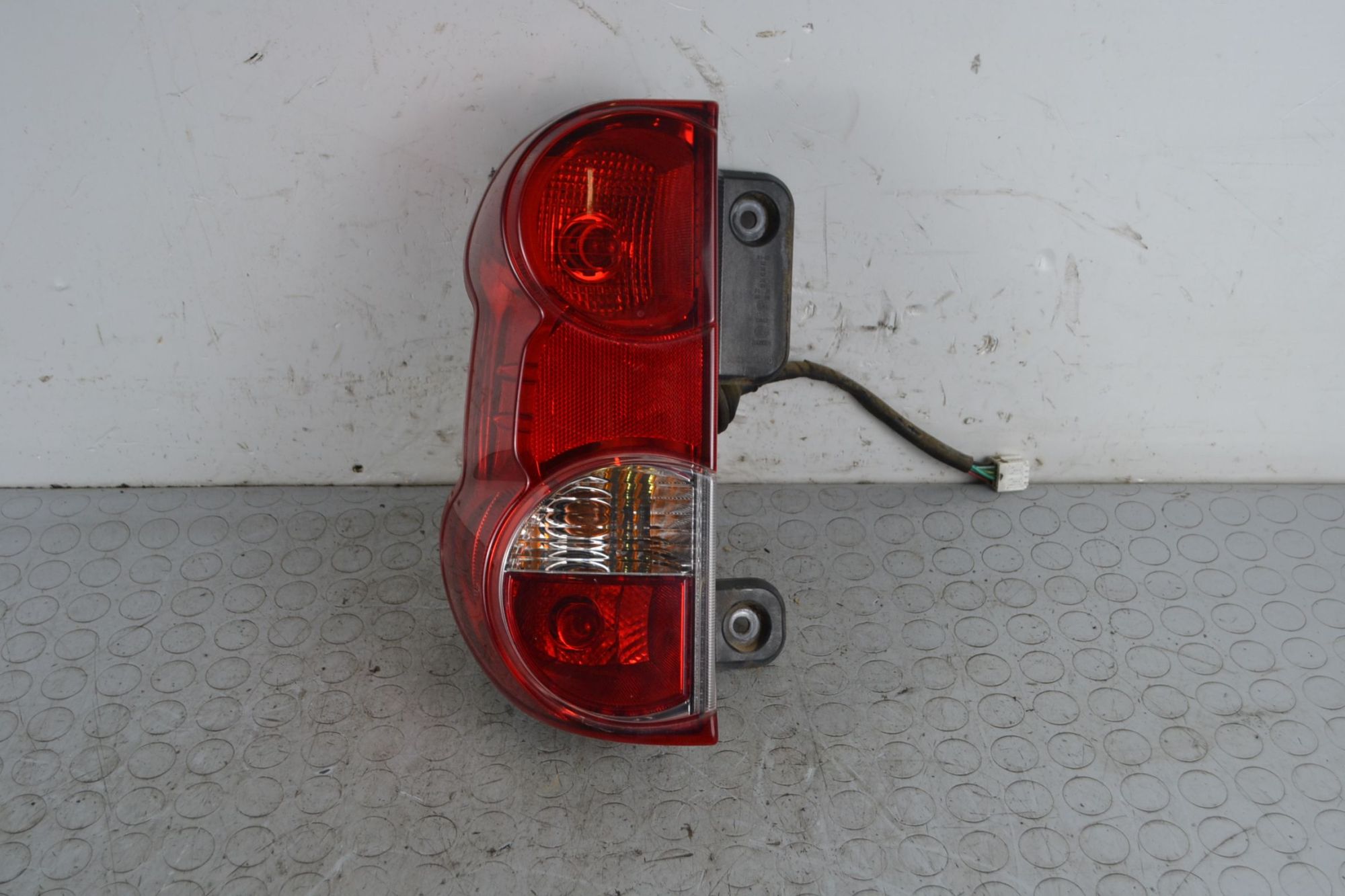 Fanale stop posteriore SX Nissan NV 200 Dal 2009 in poi Cod 26555BJ00A  1711710455408