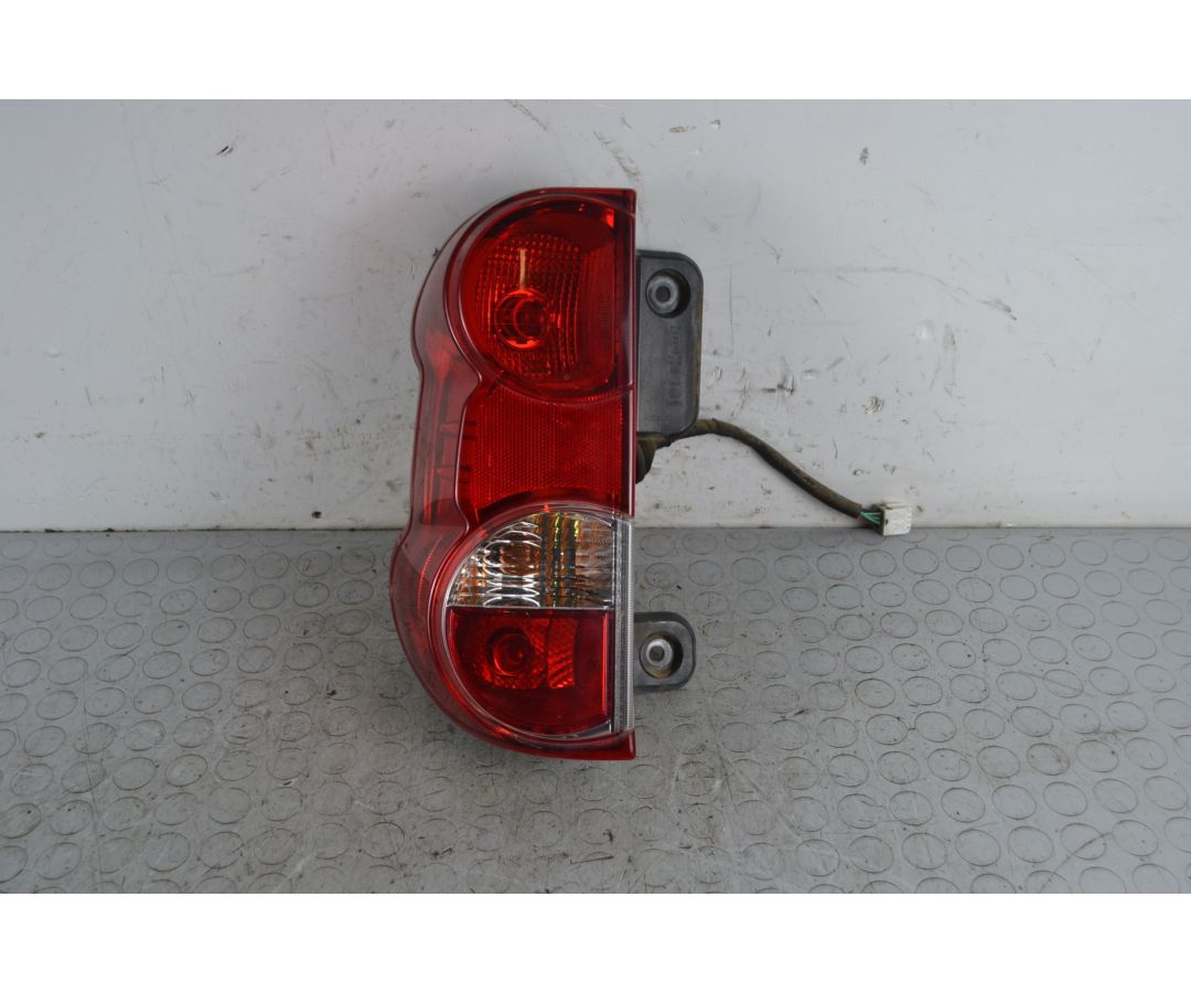 Fanale stop posteriore SX Nissan NV 200 Dal 2009 in poi Cod 26555BJ00A  1711710455408