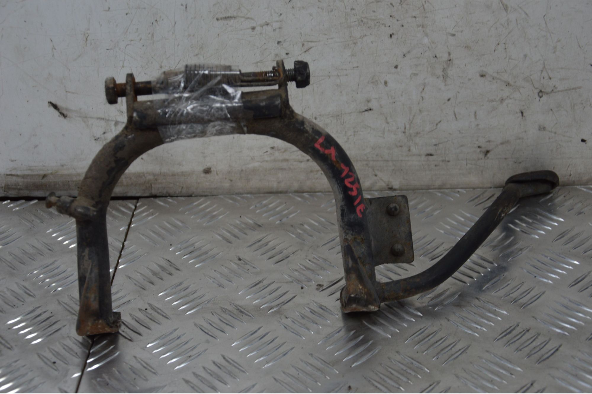 Cavalletto Centrale Piaggio Vespa LX 125 / 150 Dal 2005 al 2014  1711725444411