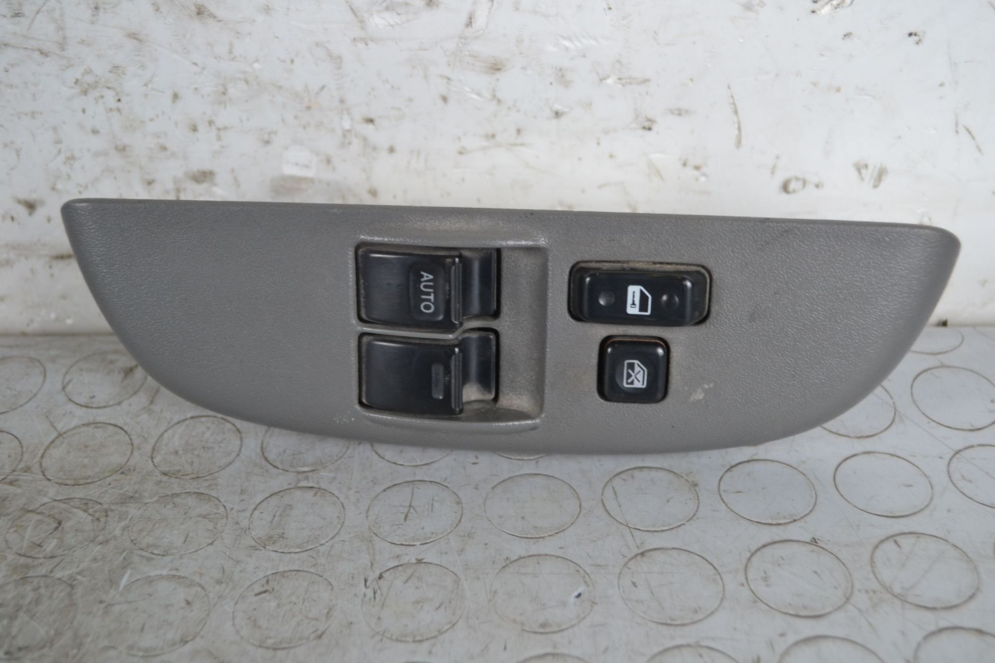 Pulsantiera alzacristalli anteriore SX Toyota Yaris Verso Dal 1999 al 2005 Cod 84820-52090  1712215376755