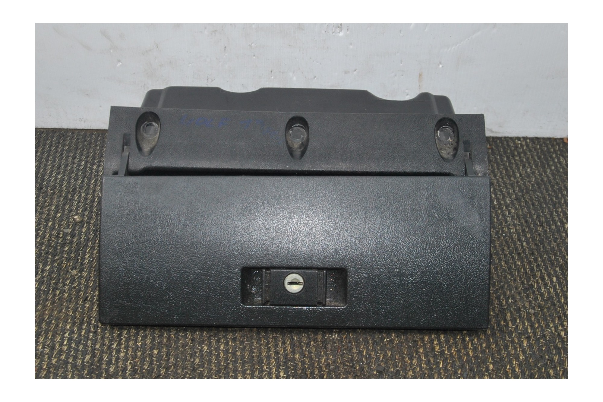 Cassetto portaoggetti originale Volkswagen Golf MK1 dal 1974 al 1983  2411111161937