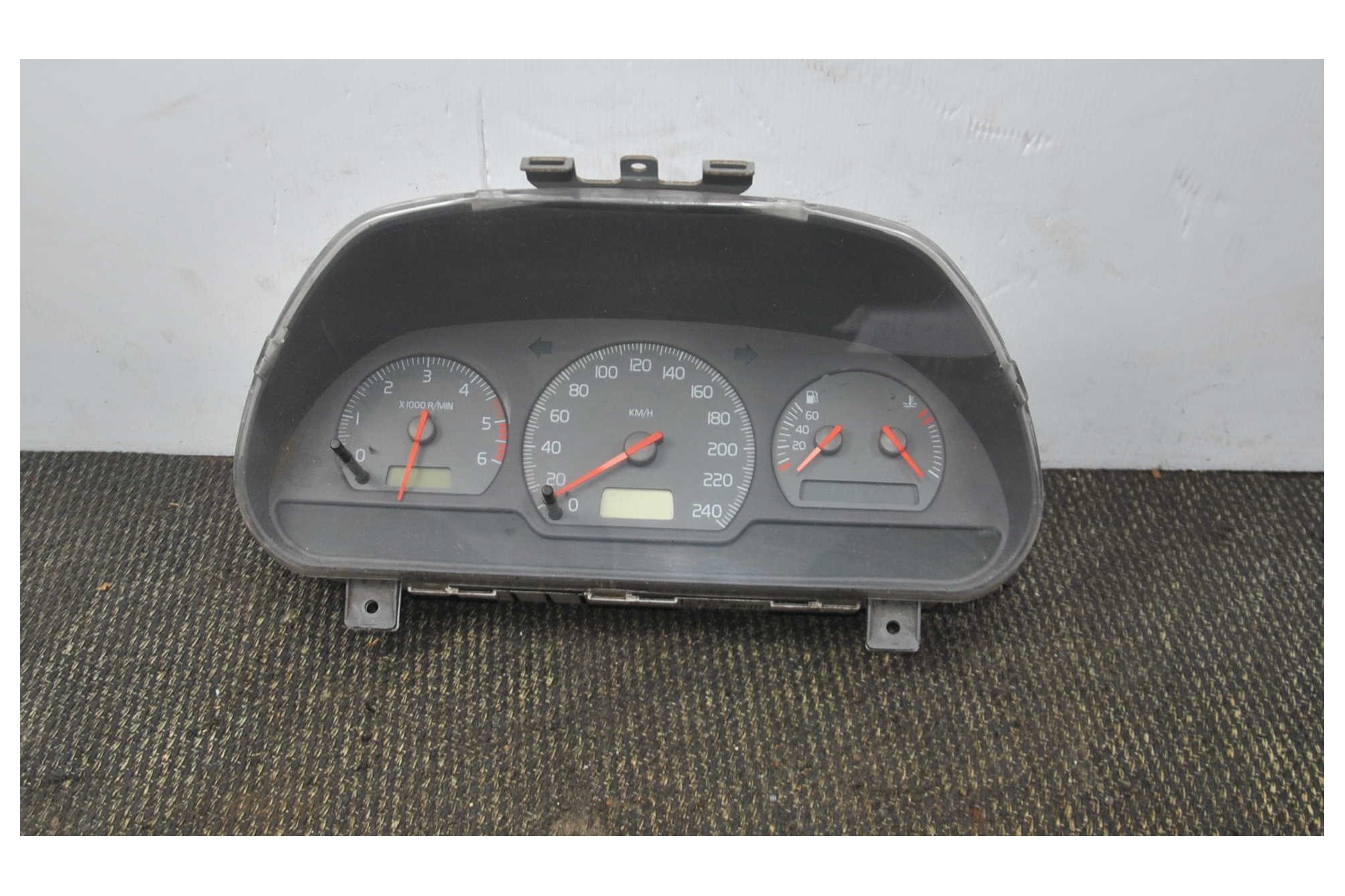 Strumentazione Contachilometri Volvo S40 dal 1995 al 2004 cod 30857569  2411111162156