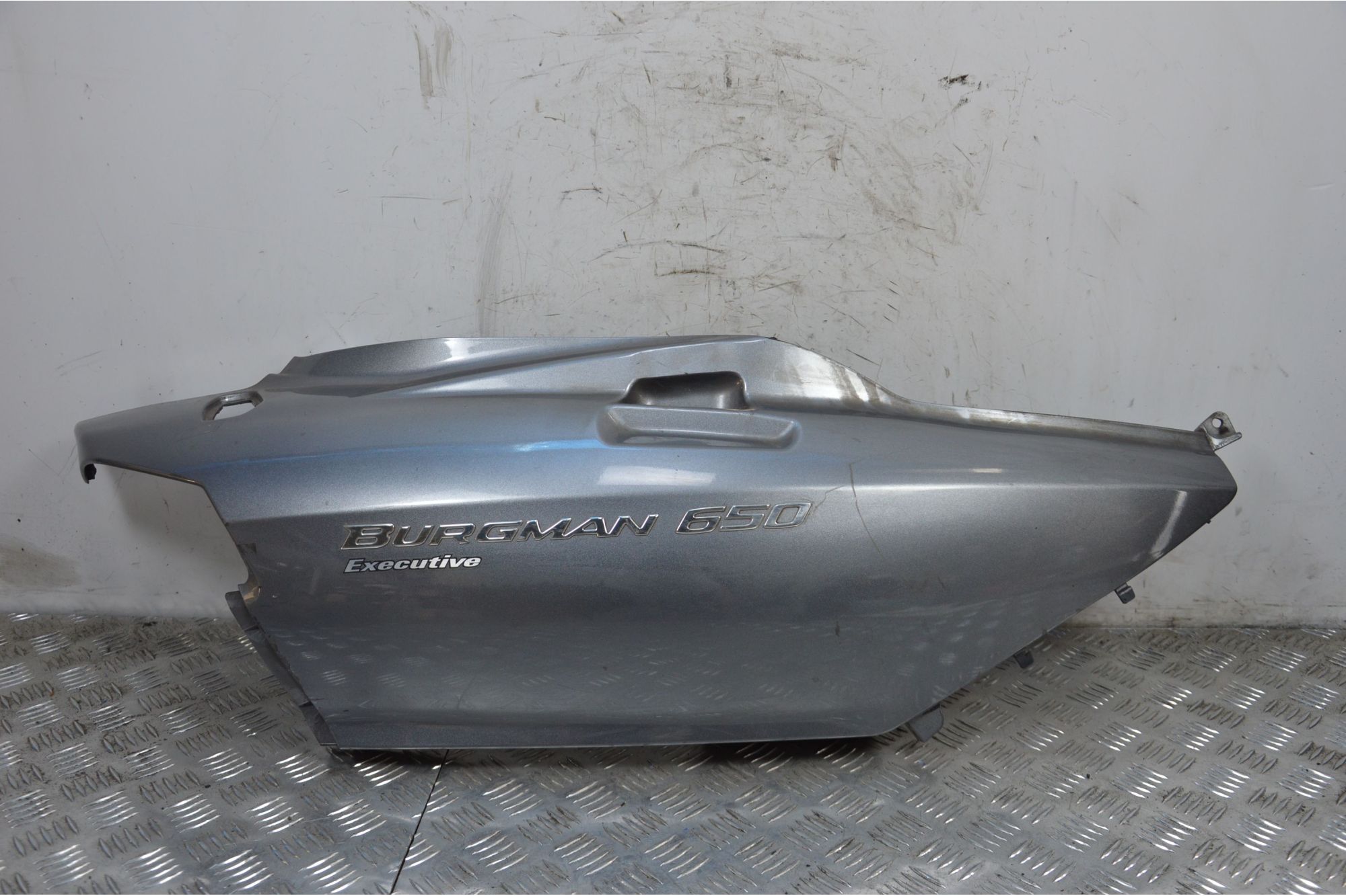 Carena Fianchetto Laterale Posteriore Destro Suzuki Burgman AN 650 Executive Dal 2002 al 2006  1713433348050