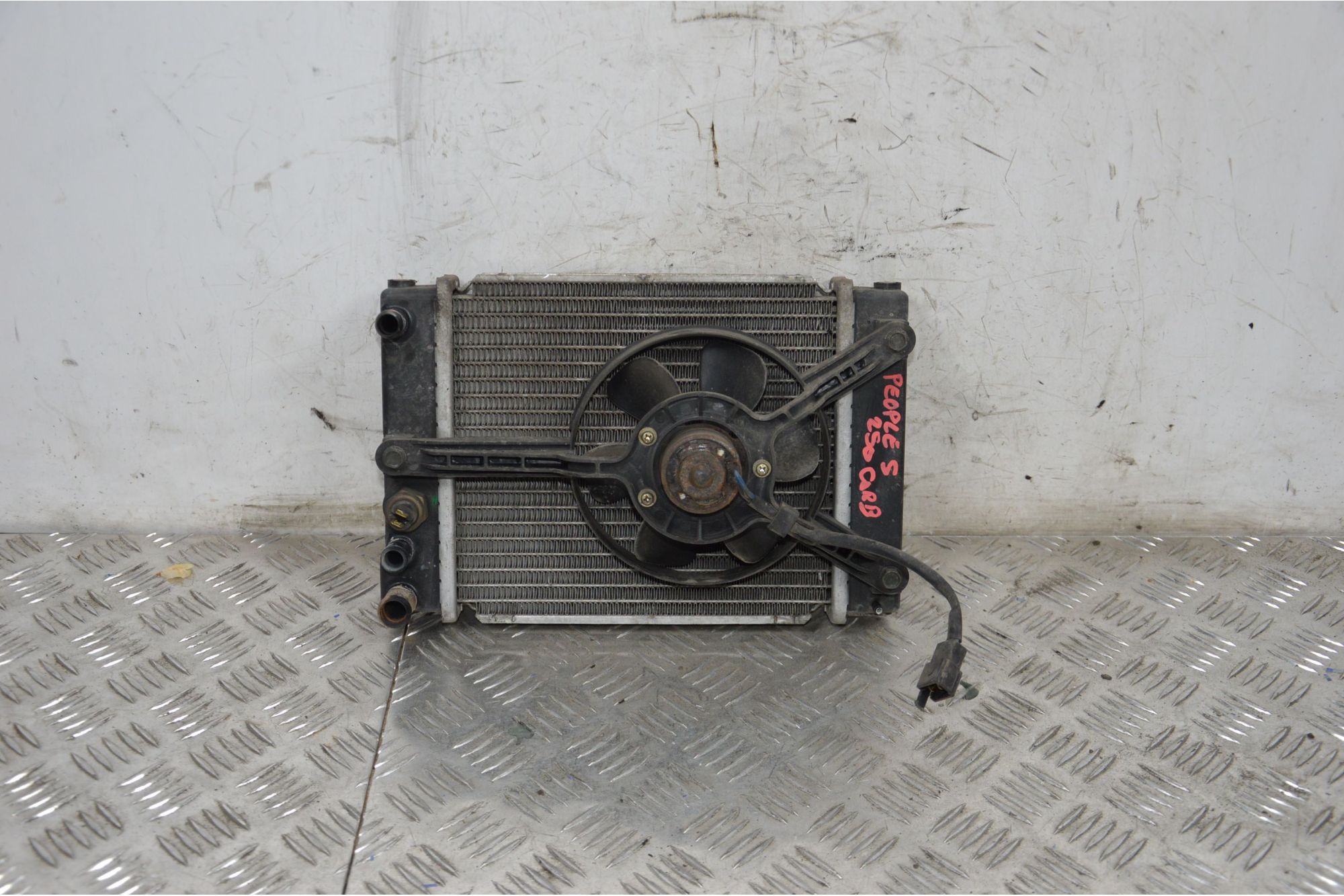 Radiatore Con Elettroventola Kymco People S Carb Dal 2005 al 2016  1713796754826