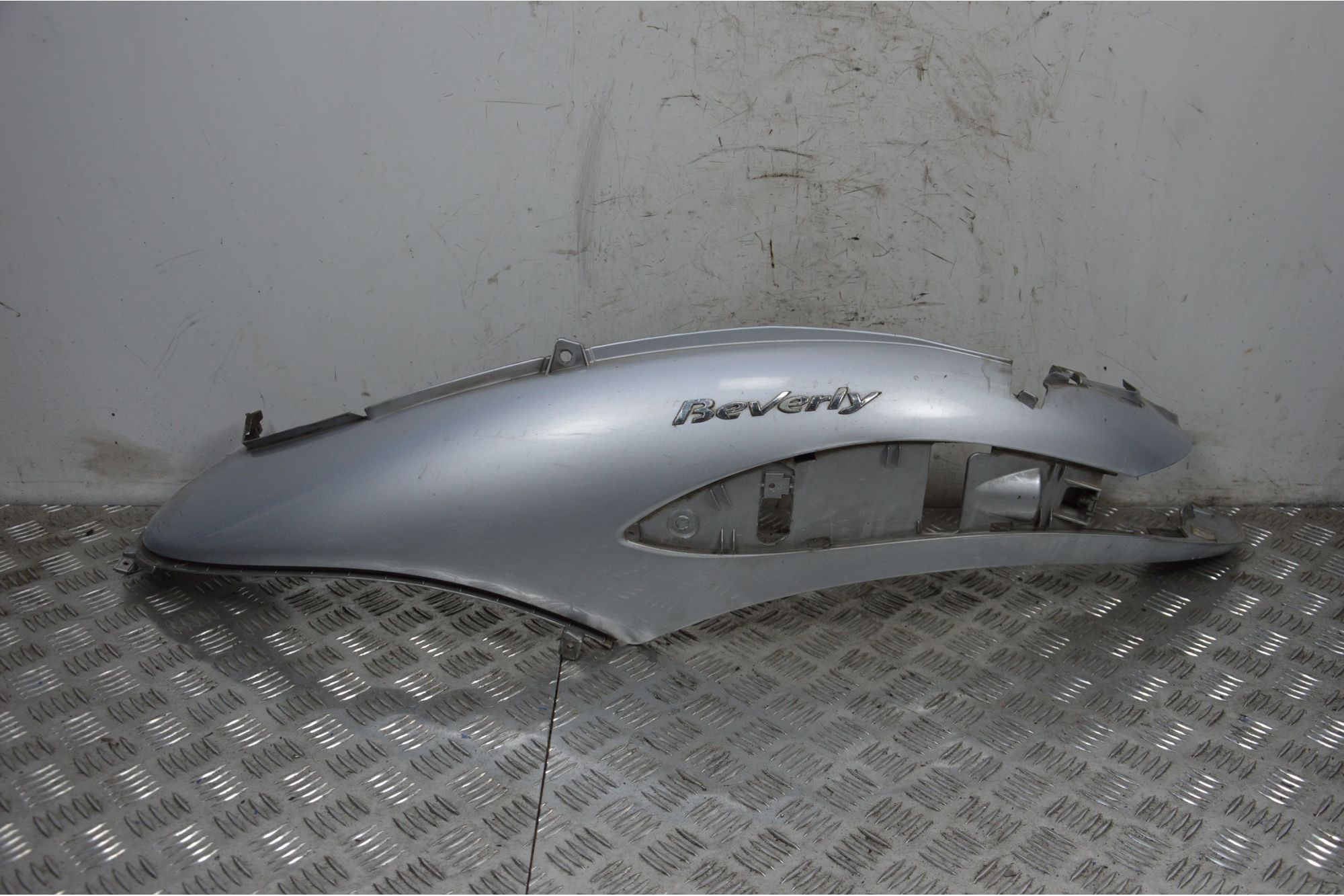 Carena Fianchetto posteriore Destro Dx Piaggio Beverly 250 dal 2001 al 2010  1713861085169