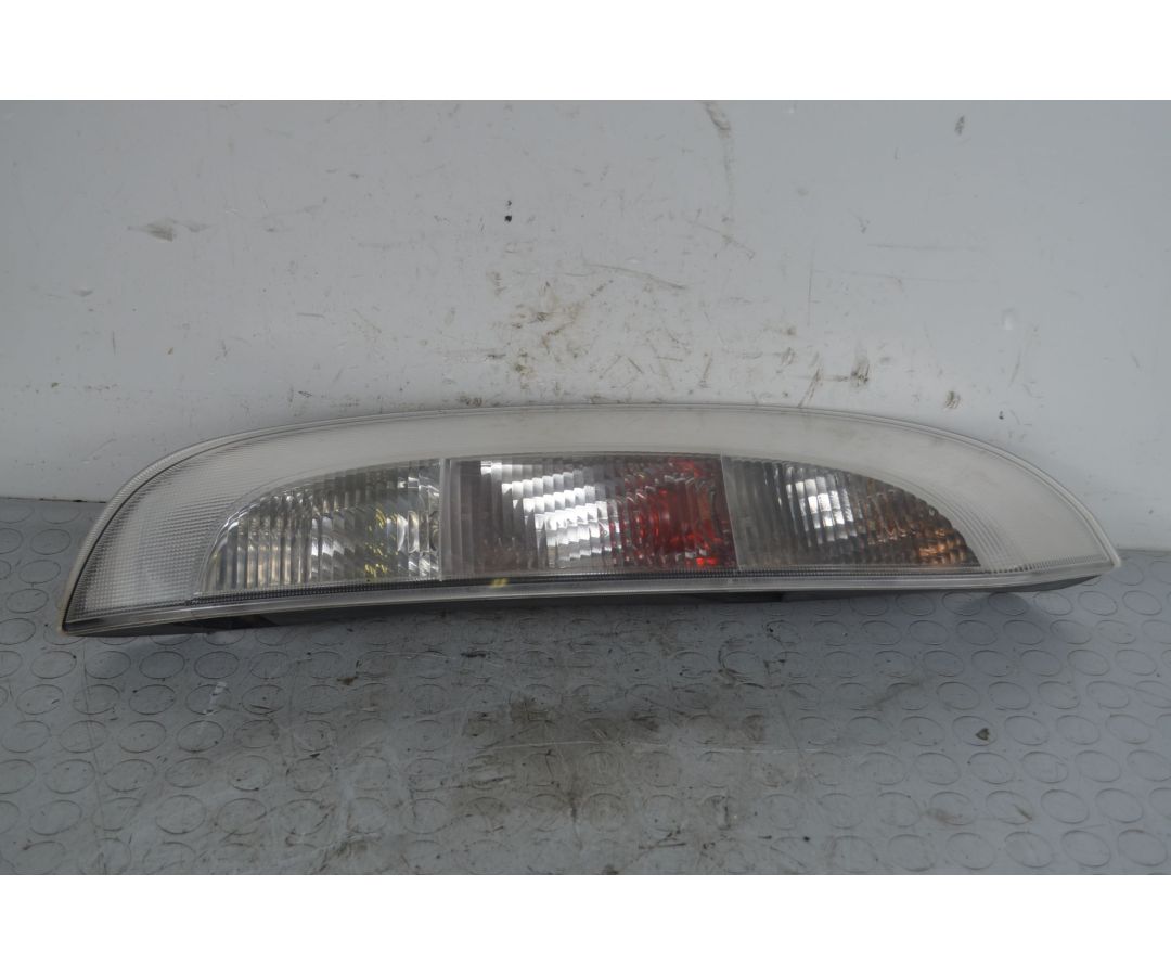 Fanale stop posteriore SX Opel Corsa C Dal 2000 al 2006 Cod 13227126 1714119158734 Fanale stop posteriore SX Opel Corsa C Dal 2000 al 2006 Cod 13227126 1714119158734