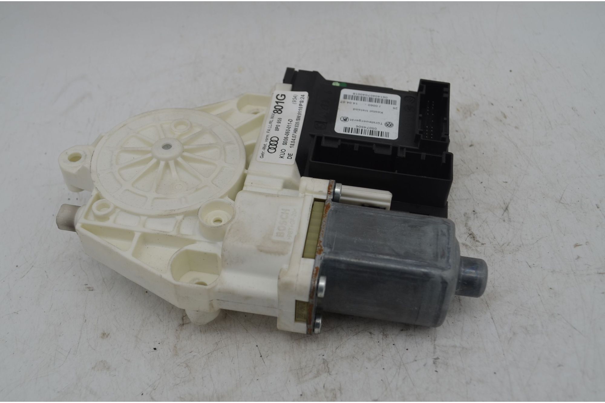 Motorino alzacristallo anteriore SX Audi A3 8P Dal 2003 al 2013 Cod 8P0959801G  1714462882287