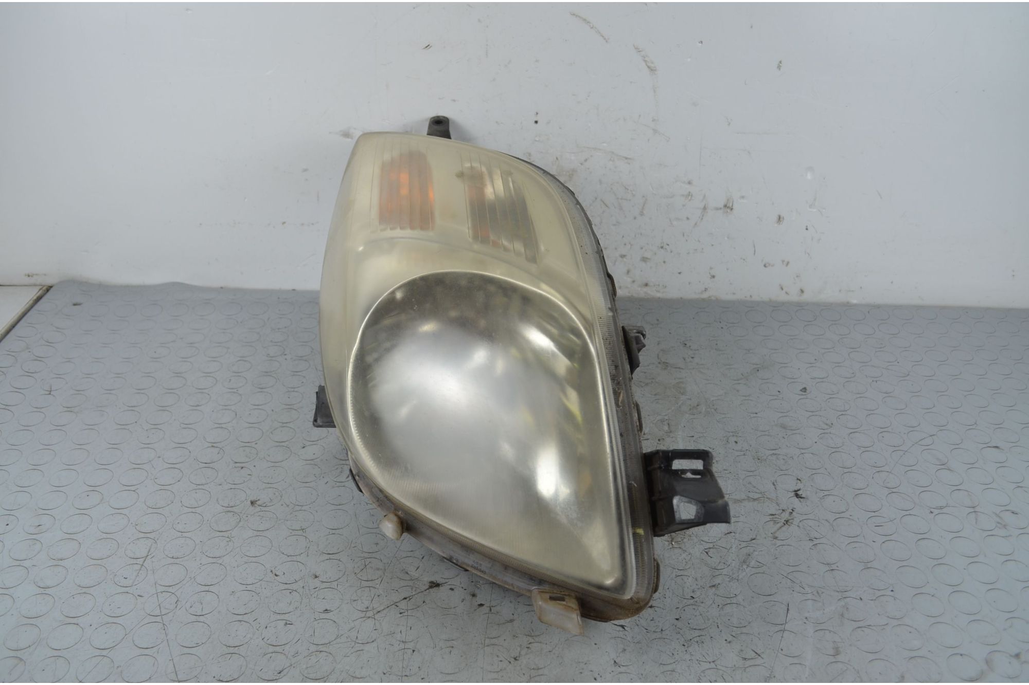Faro fanale anteriore DX Toyota Yaris Dal 2005 al 2011 Cod 81110-0D120  1714488862065