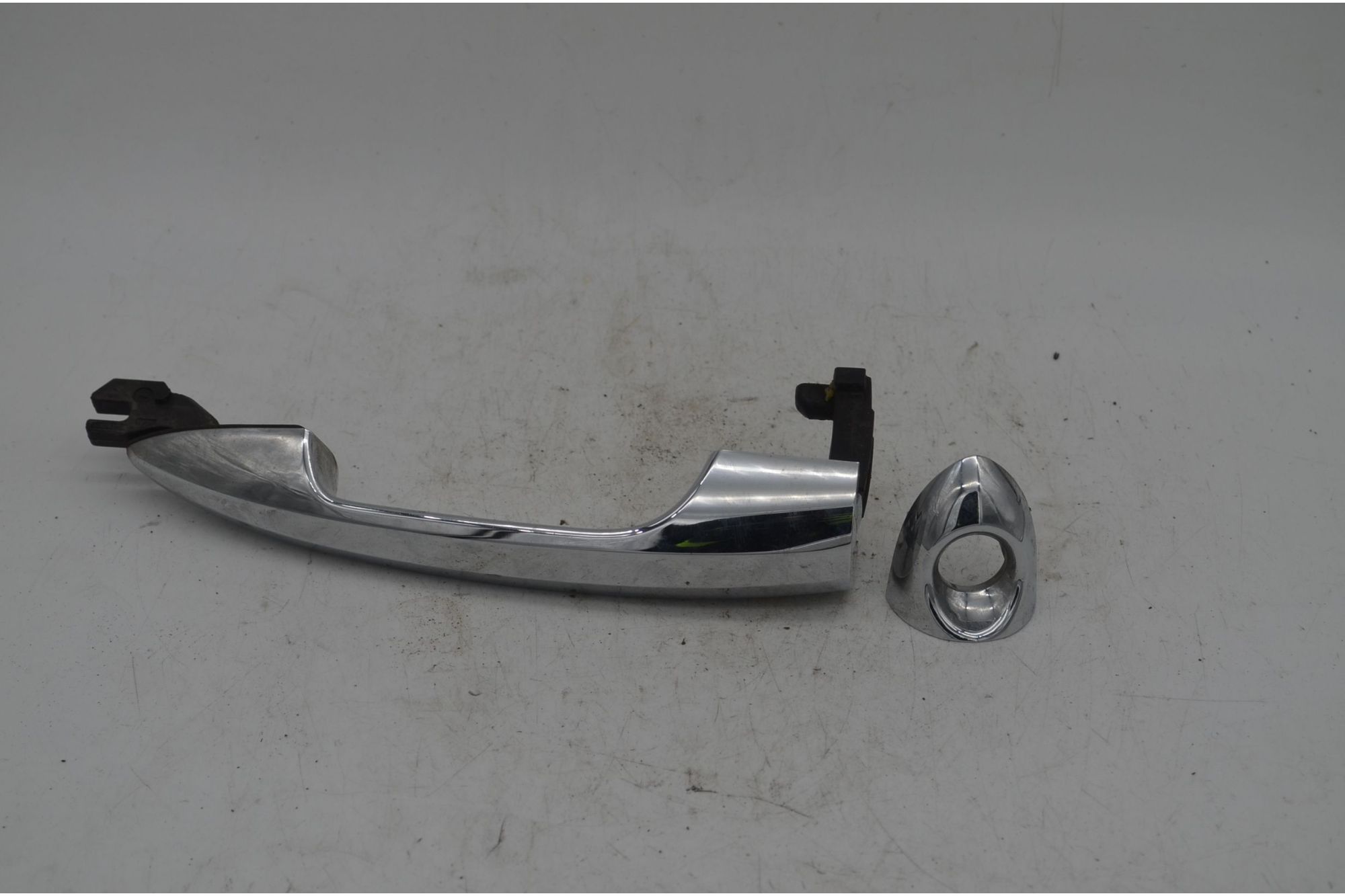 Maniglia esterna anteriore SX Lancia Ypsilon Dal 2011 al 2016 Cod OE 735591648  1714727161935