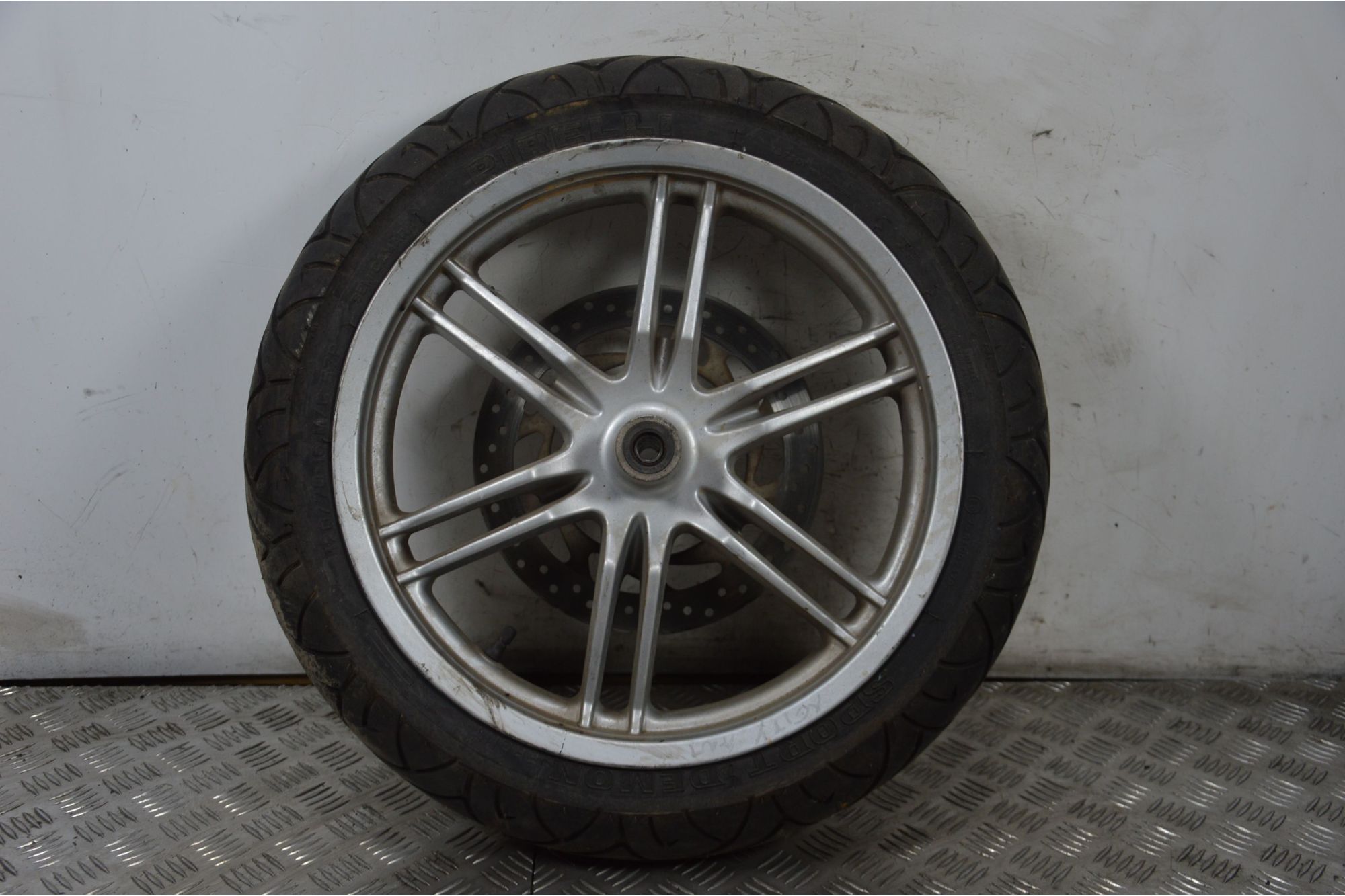 Cerchio Anteriore Yamaha Xcity 125 / 250 dal 2006 al 2016  1714729214097