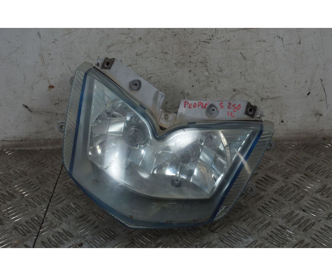 Faro Fanale Anteriore Kymco People S 250 dal 2005 al 2016 1716454862420 Faro Fanale Anteriore Kymco People S 250 dal 2005 al 2016 1716454862420