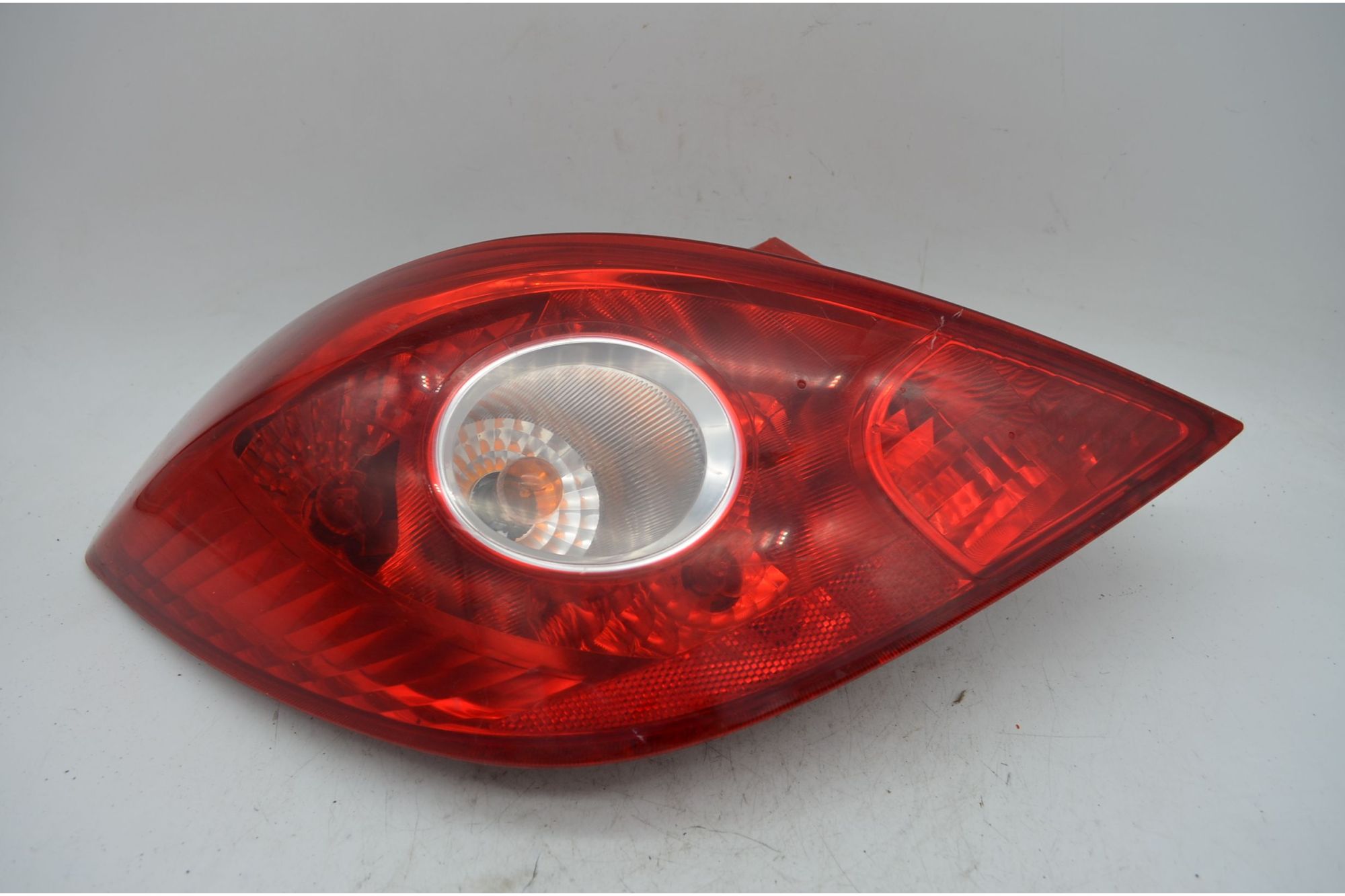 Fanale stop posteriore SX Opel Corsa D 3 porte Dal 2006 al 2014 Cod 13186350  1716883380717