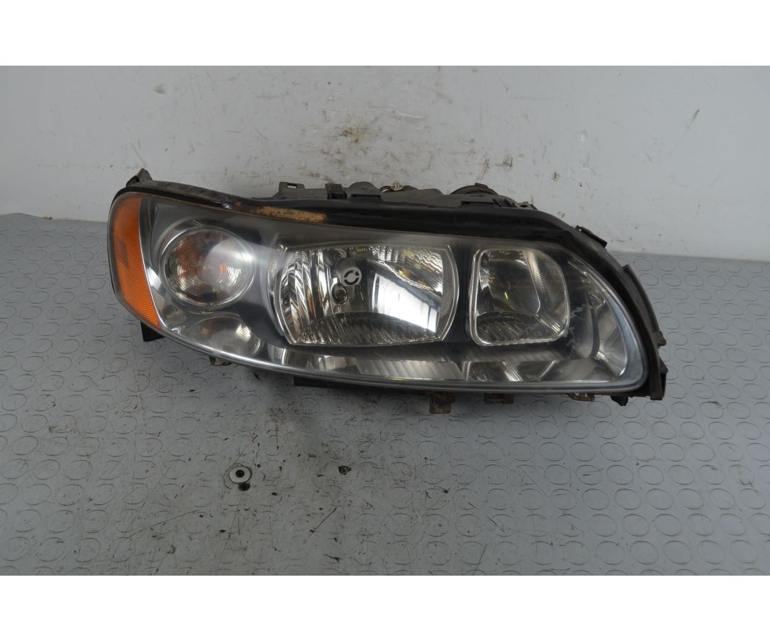 Faro Anteriore DX Volvo V70 dal 2000 al 2007 Cod 30698836 1717140188602 Faro Anteriore DX Volvo V70 dal 2000 al 2007 Cod 30698836 1717140188602