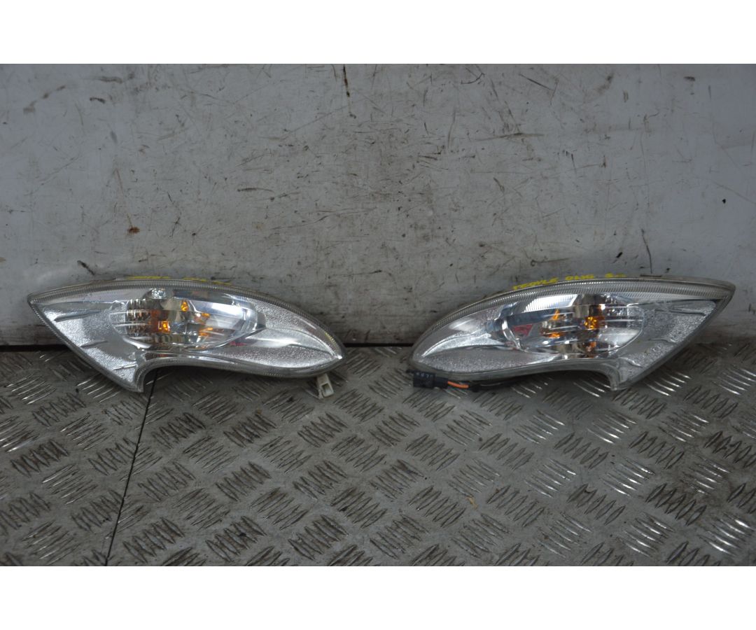 Coppia Frecce Anteriori Kymco People One 125 / 150 Dal 2016 al 2018 1717574927242 Coppia Frecce Anteriori Kymco People One 125 / 150 Dal 2016 al 2018 1717574927242