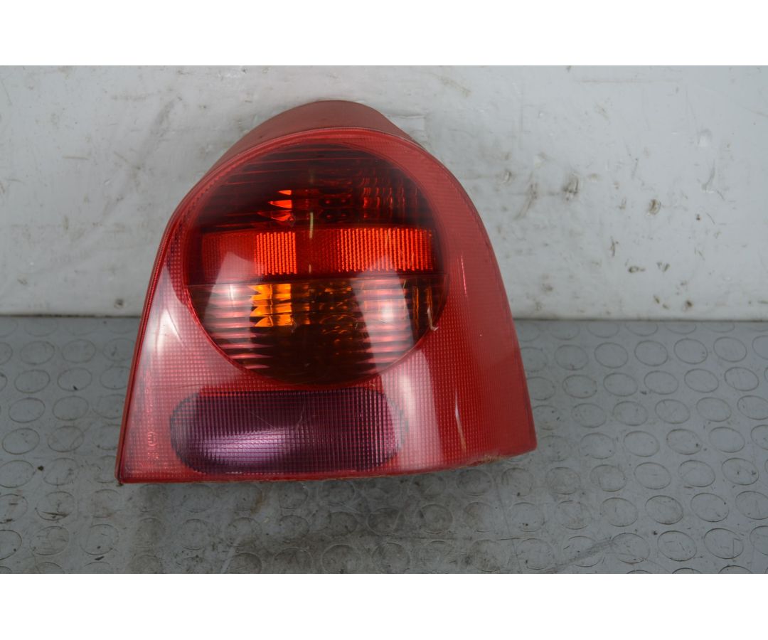Fanale Stop Posteriore DX Renault Twingo I dal 2000 al 2007 Cod 8200338149 1718032354792 Fanale Stop Posteriore DX Renault Twingo I dal 2000 al 2007 Cod 8200338149 1718032354792