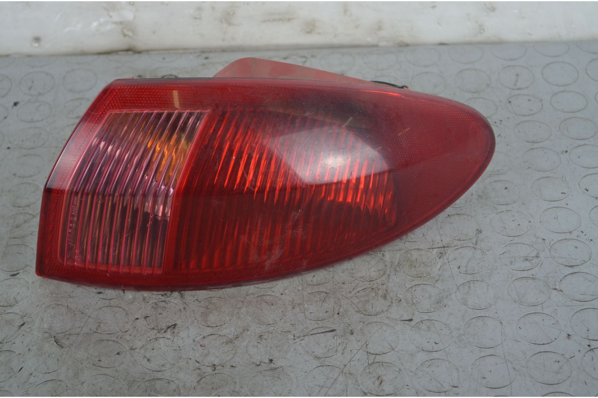 Fanale Stop Posteriore Esterno DX Alfa Romeo 147 Dal 2000 al 2010 Cod 46556347  1718201024495
