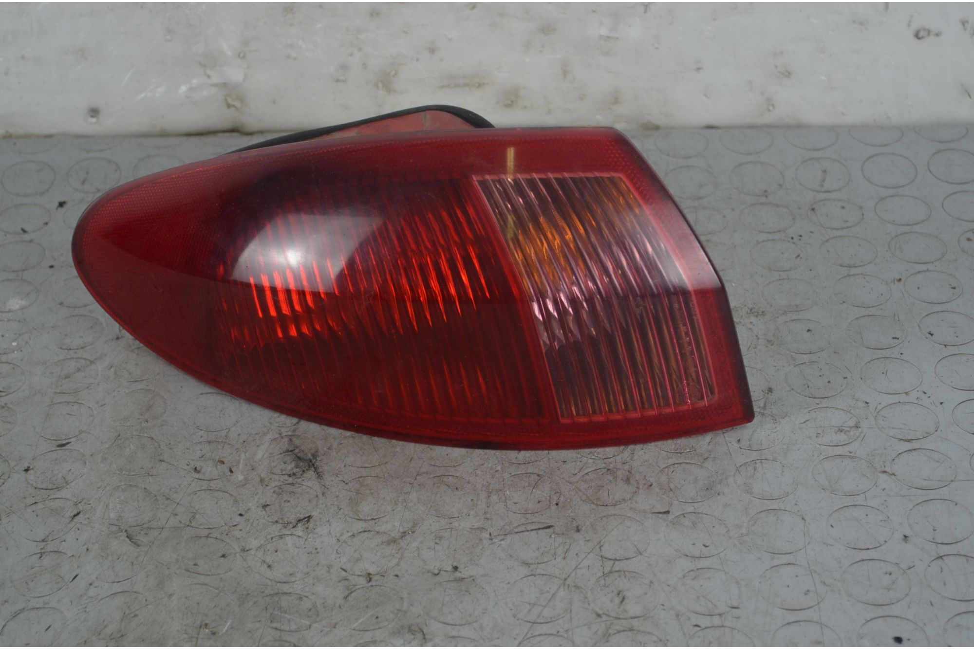Fanale Stop Posteriore Esterno SX Alfa Romeo 147 Dal 2000 al 2010 Cod 46556349  1718203132983