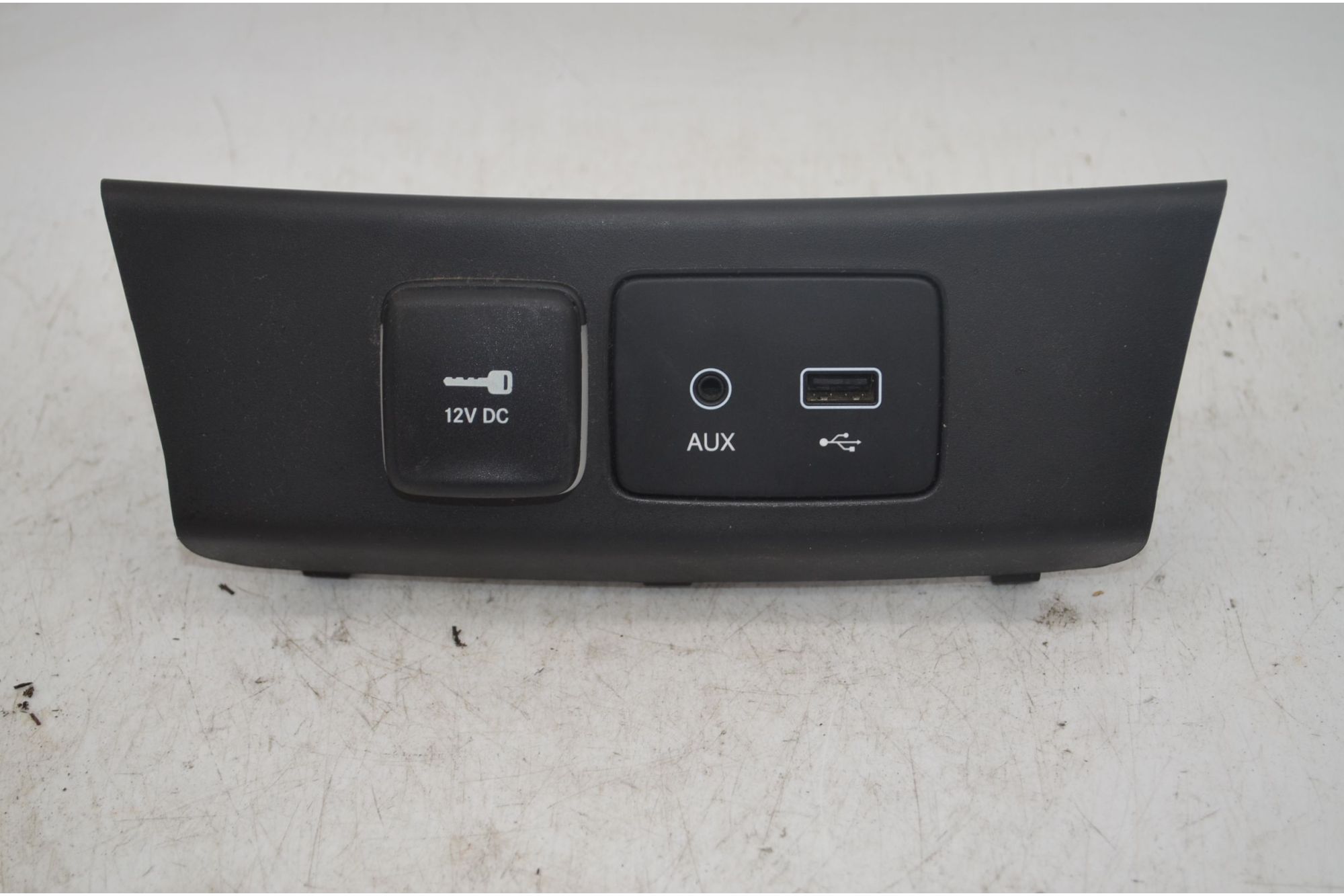 Ingresso Aux Fiat Tipo Dal 2015 in poi Cod 735650898  1718712247215