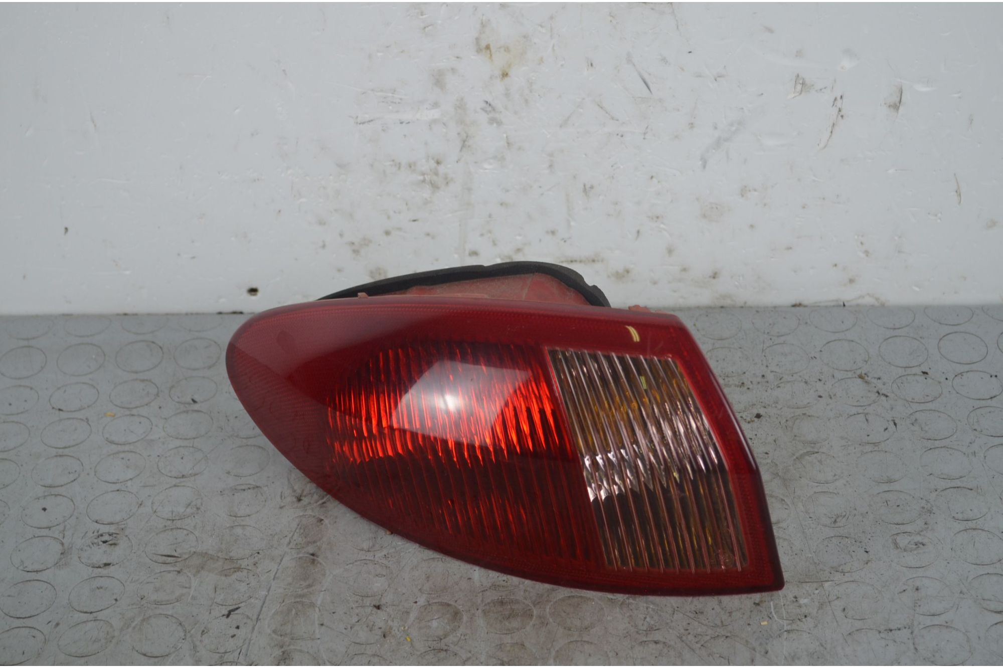 Fanale Stop Posteriore Esterno SX Alfa Romeo 147 dal 2000 al 2010 Cod 46556349  1718869541976