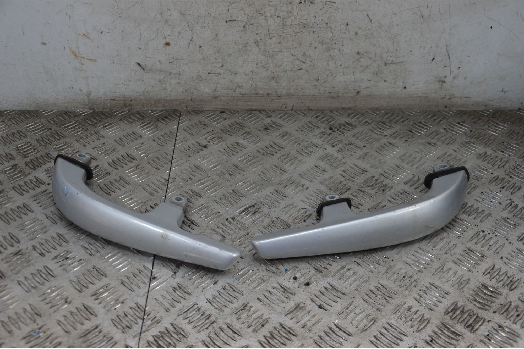 Coppia Maniglioni Posteriori Yamaha Xmax X-max 250 dal 2005 al 2009  1718879977987