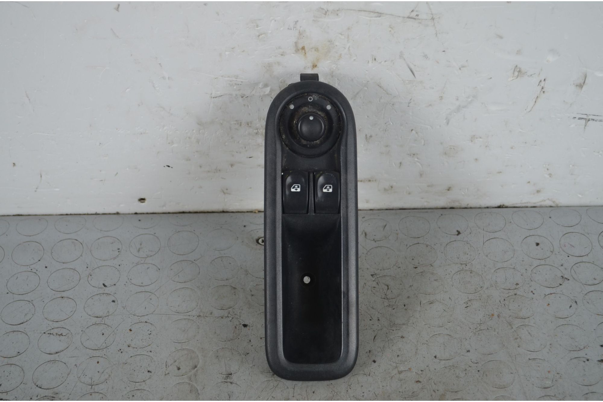 Pulsantiera Alzacristalli Anteriore SX Renault Clio III dal 2005 al 2013 Cod 8200356515  1719240885177