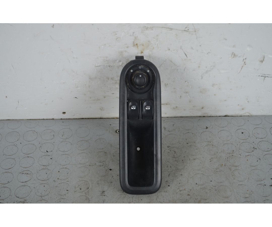 Pulsantiera Alzacristalli Anteriore SX Renault Clio III dal 2005 al 2013 Cod 8200356515 1719240885177 Pulsantiera Alzacristalli Anteriore SX Renault Clio III dal 2005 al 2013 Cod 8200356515 1719240885177